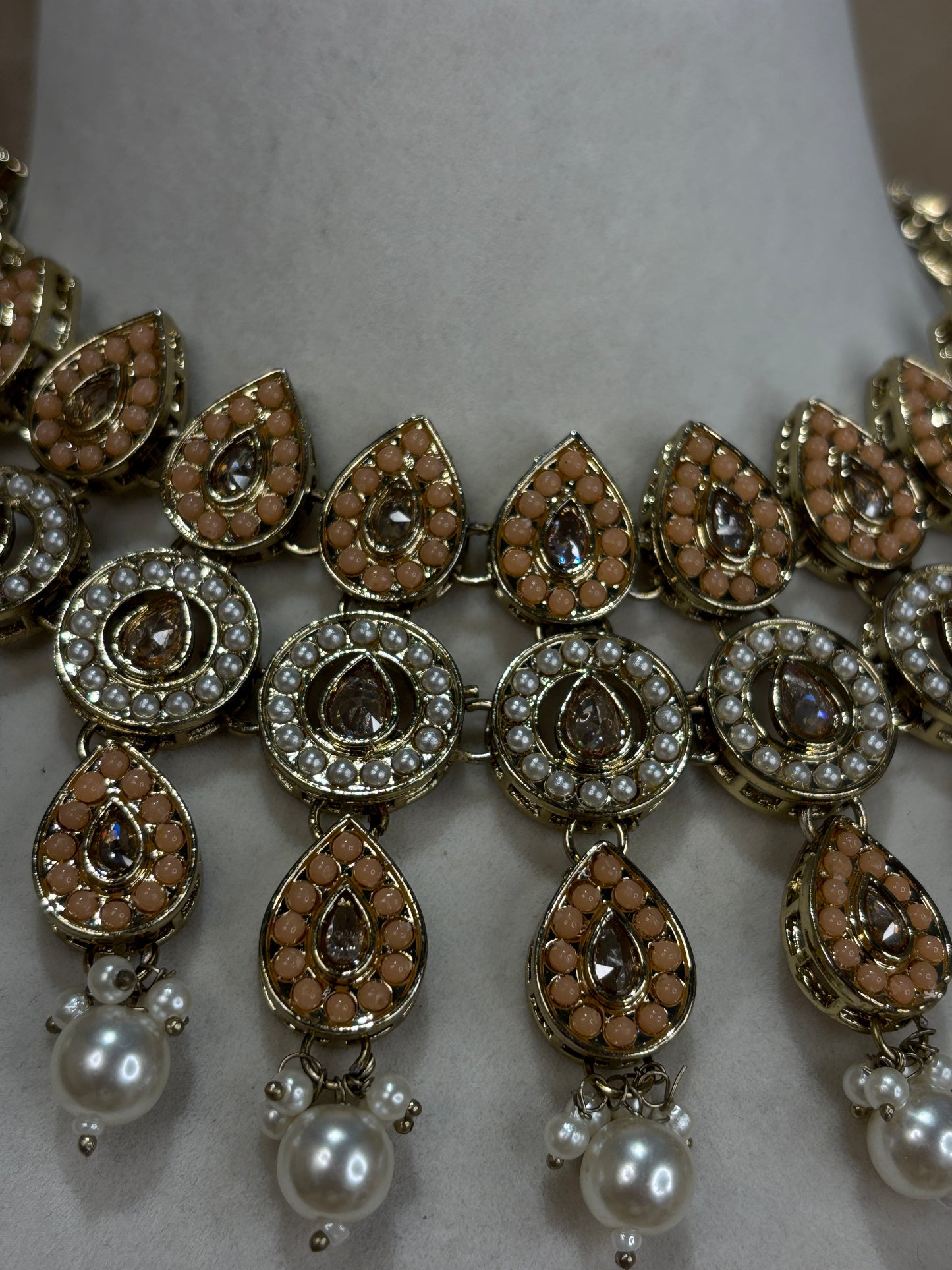 Peach statement necklace set