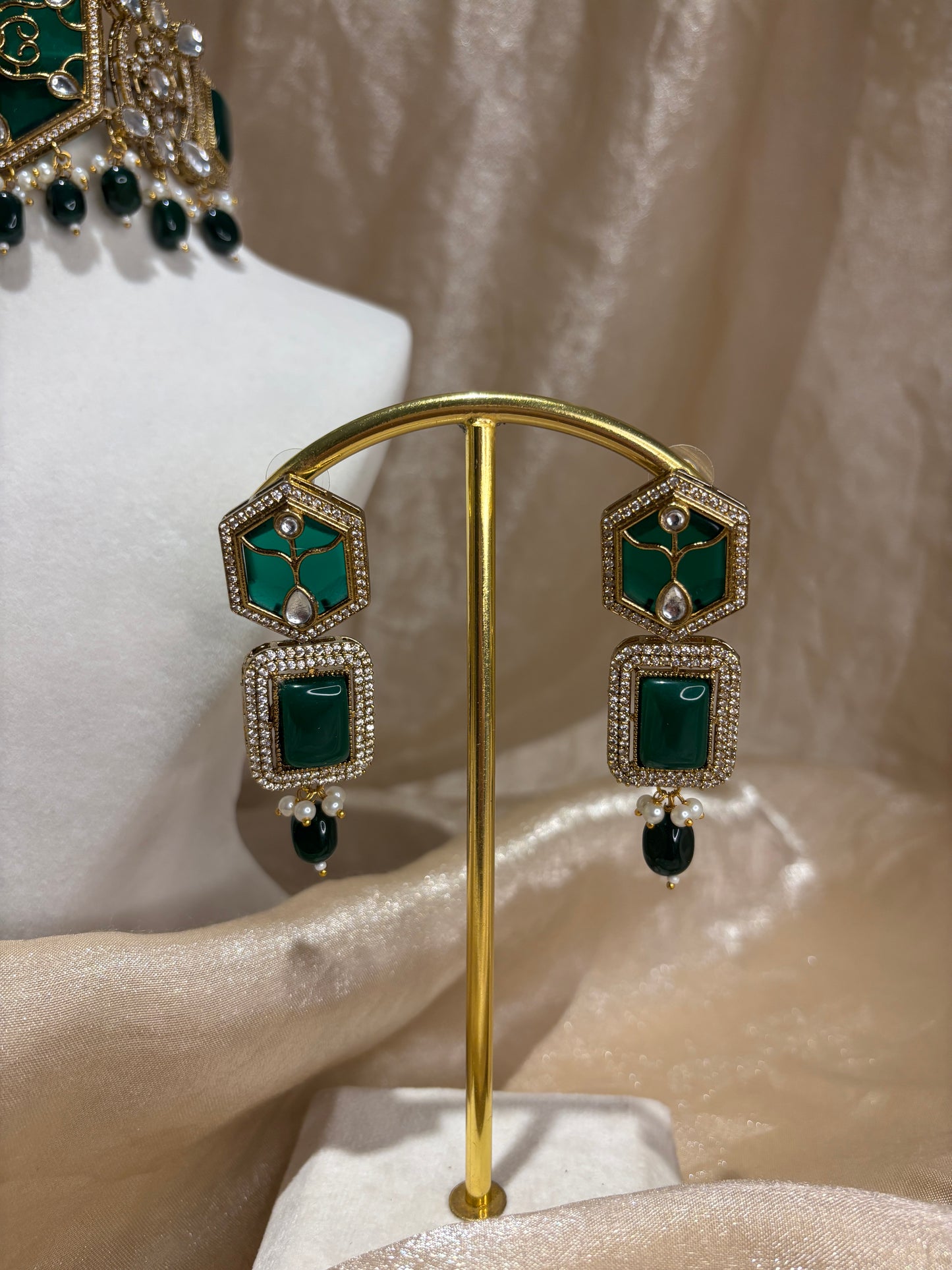 Emerald green choker set