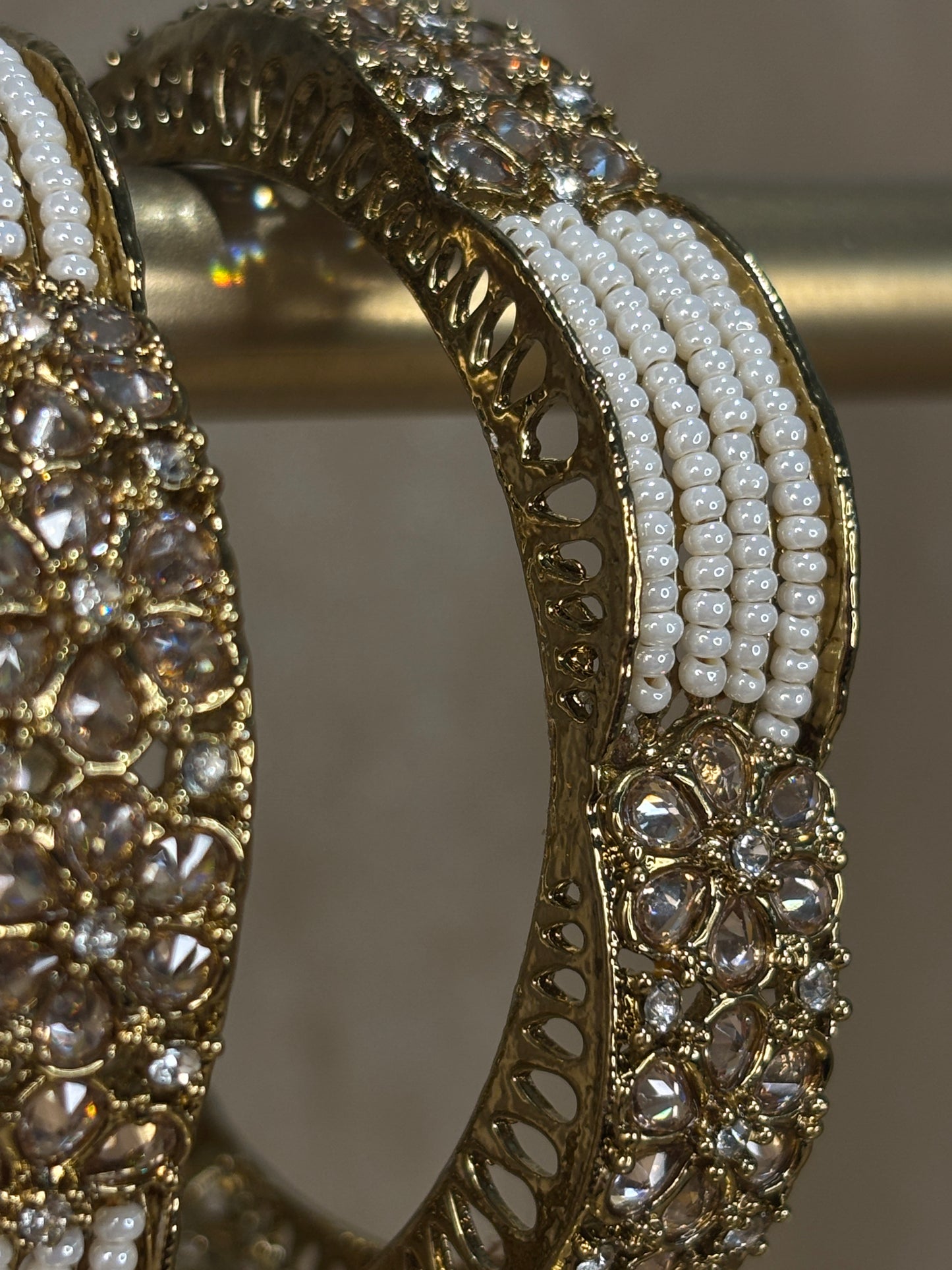 Gold pearl detail kare