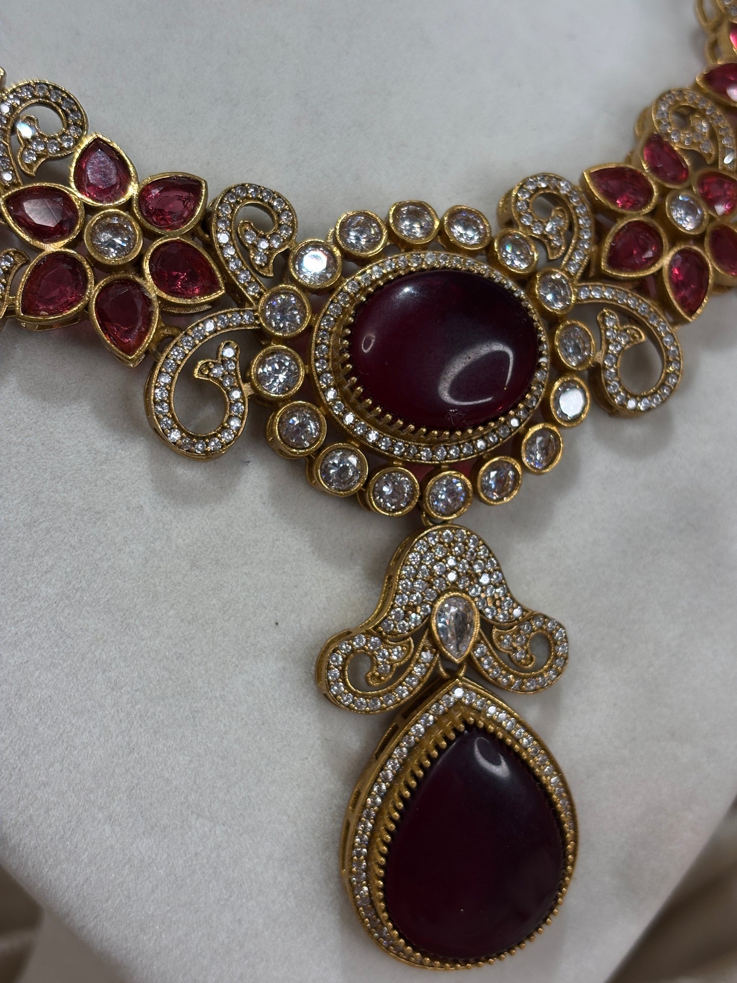 Maroon statement necklace set