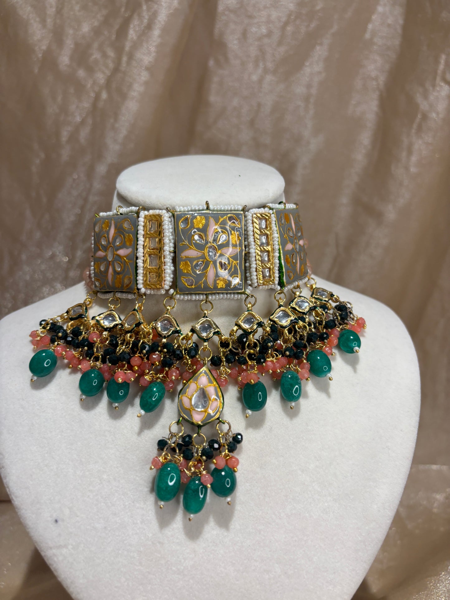 Green/orange choker set
