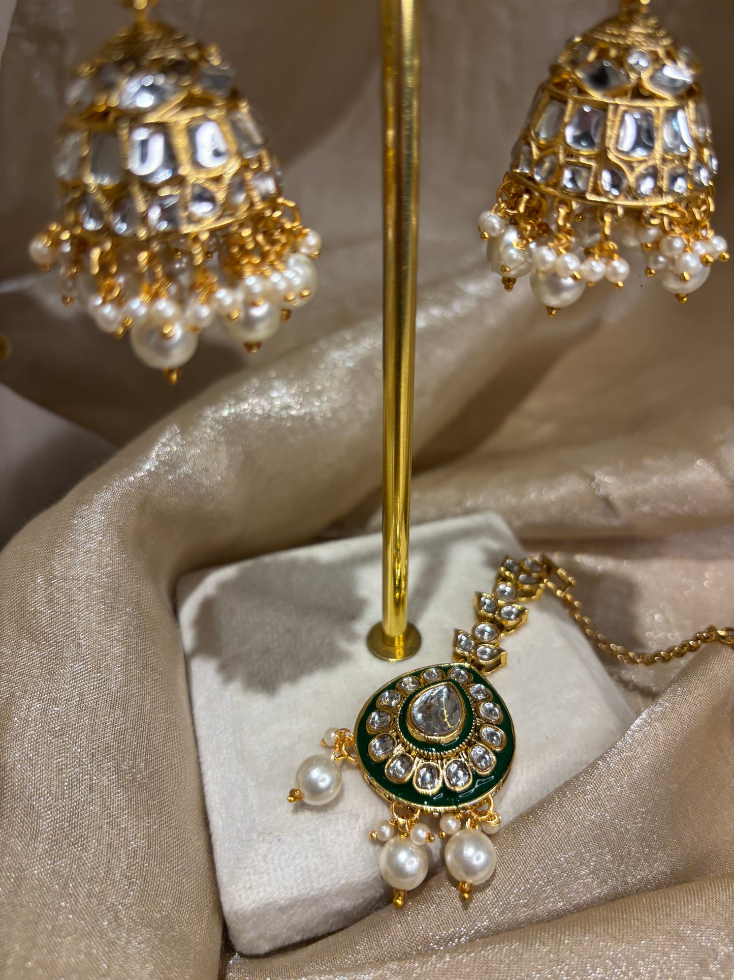Gold necklace set