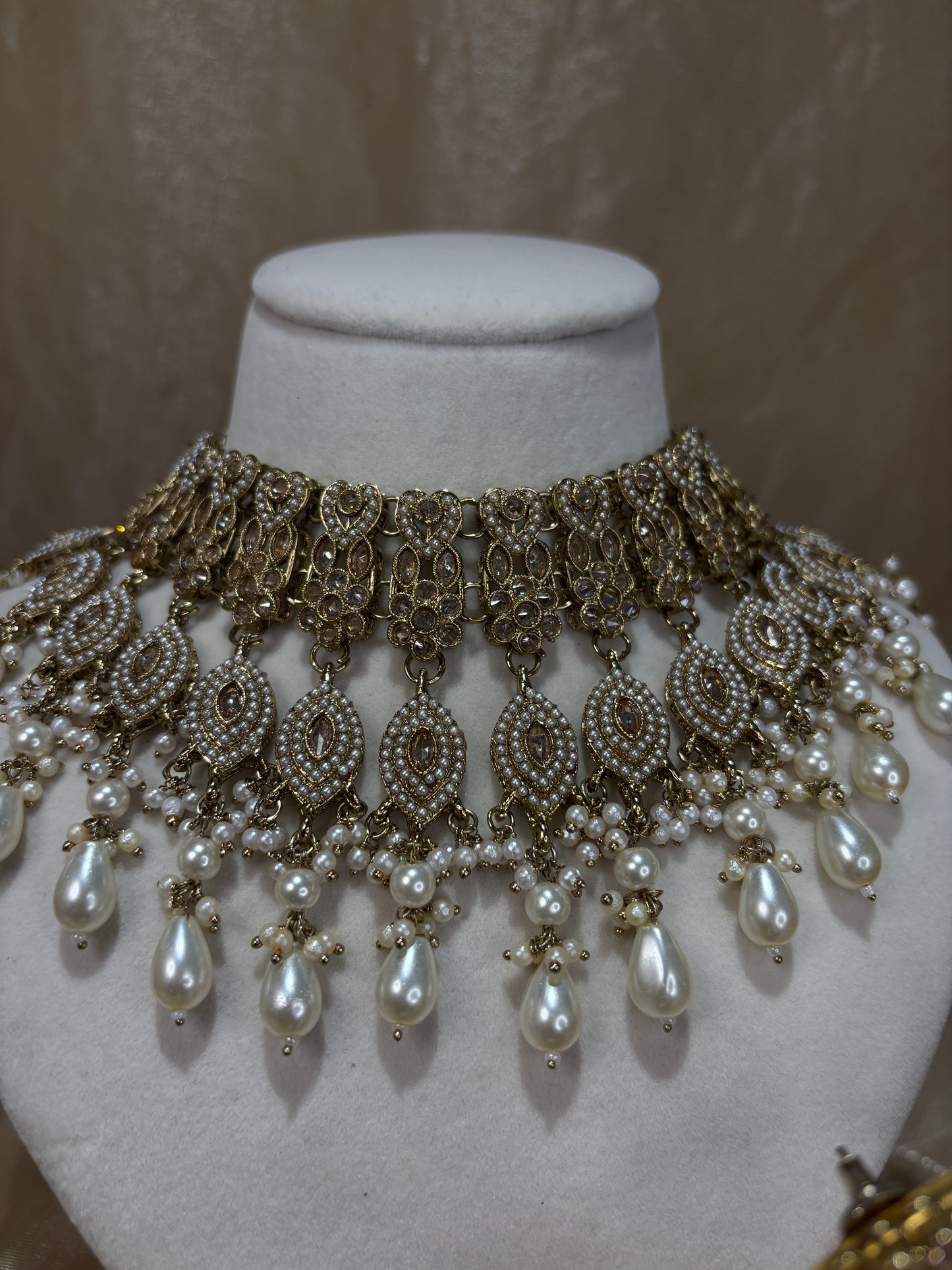 Statement gold choker set