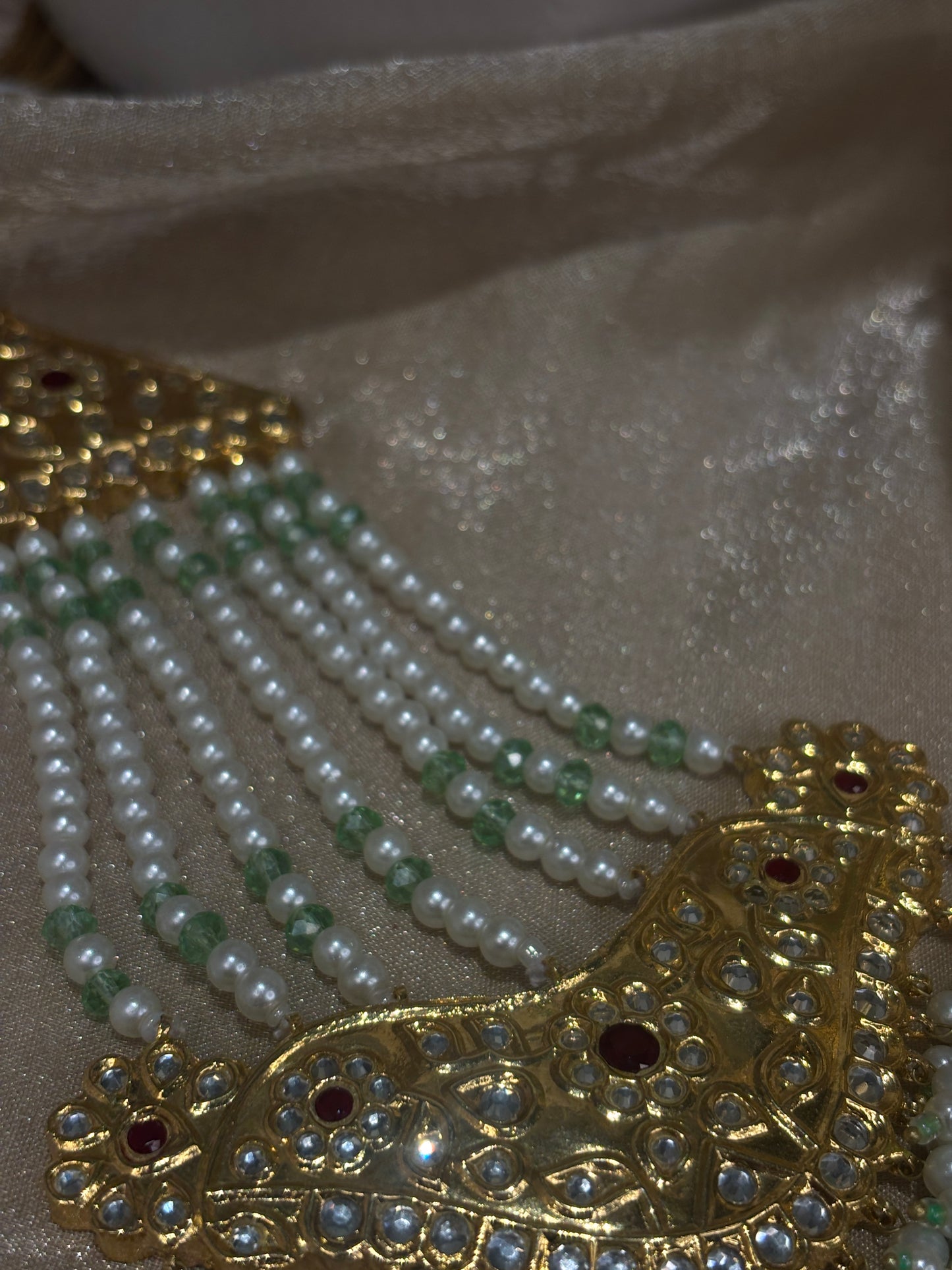 Maroon/mint green heavy choker