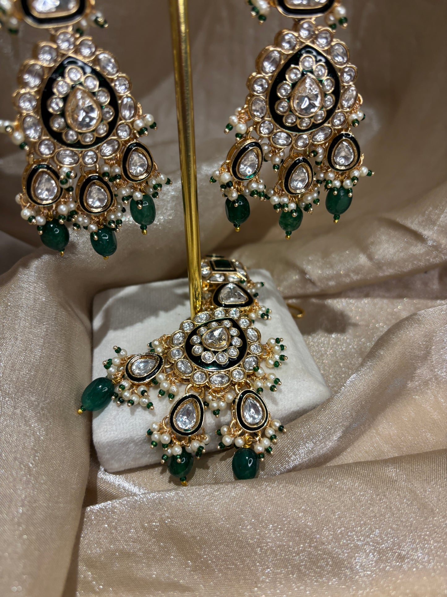 Heavy green choker set