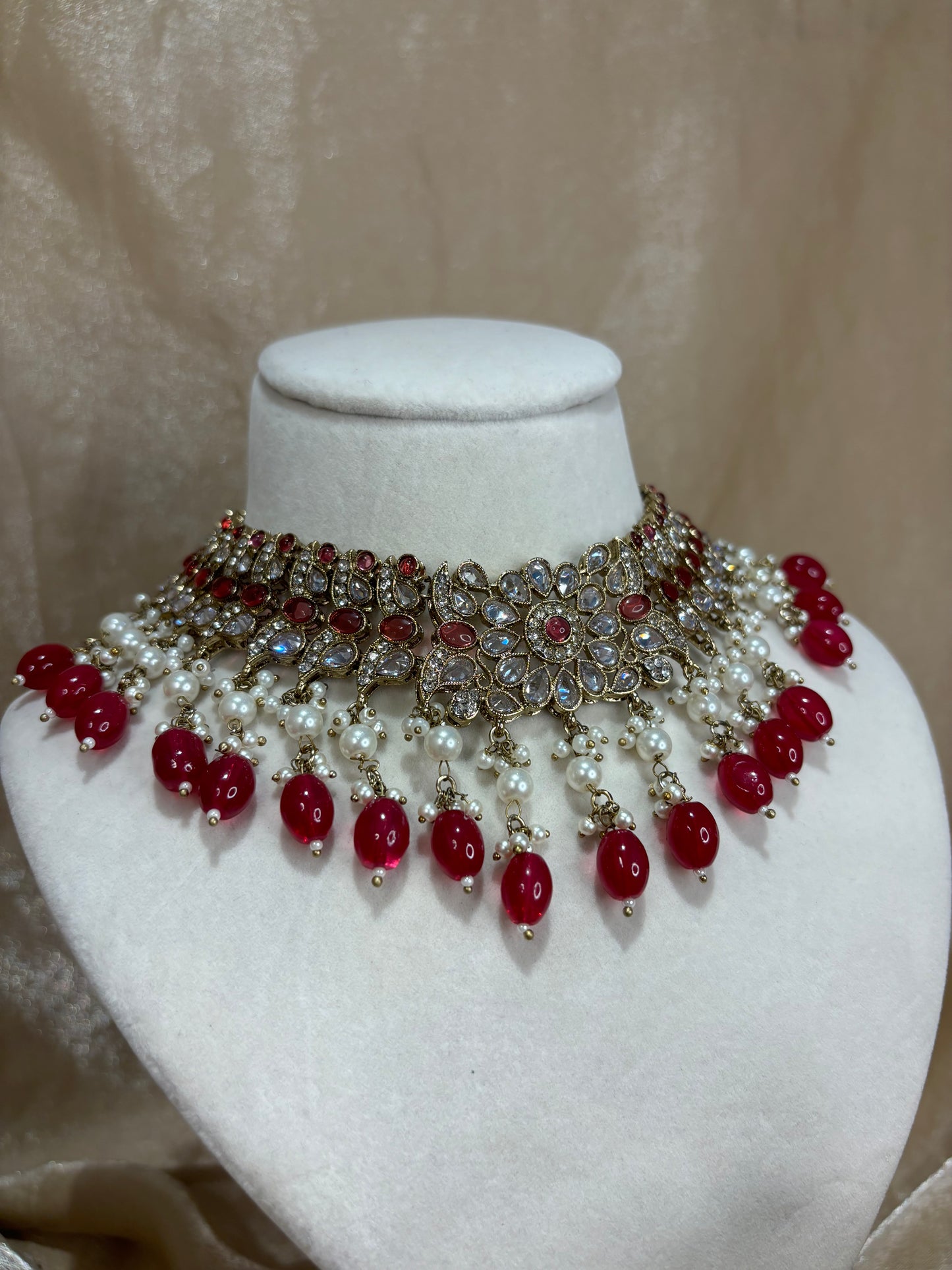 Red choker set