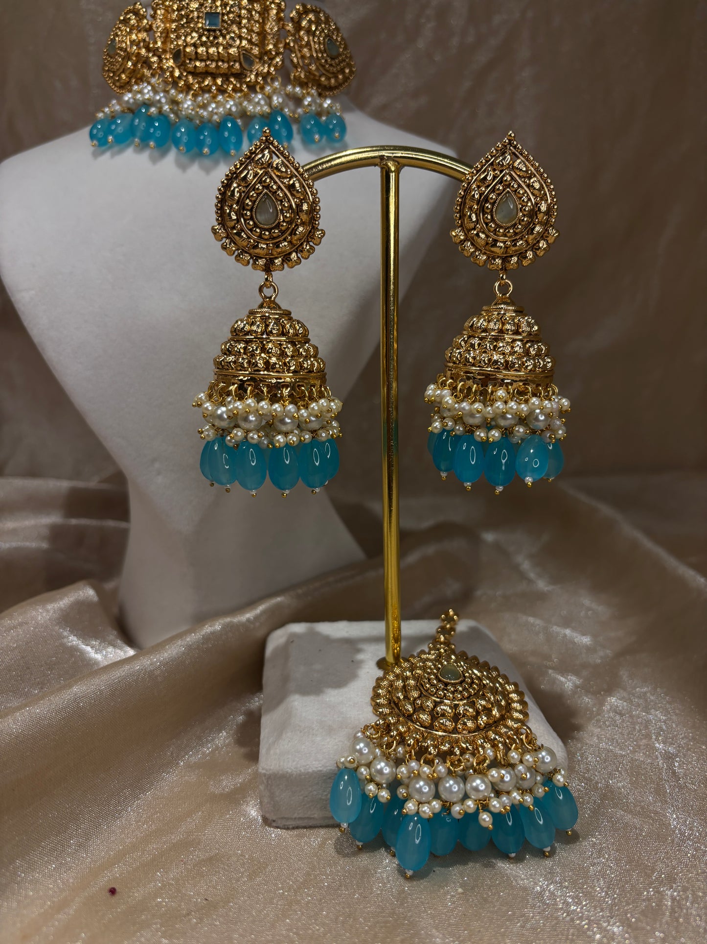 Blue antique gold choker set