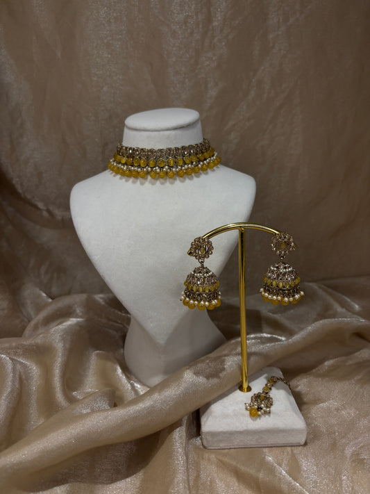 Yellow choker set