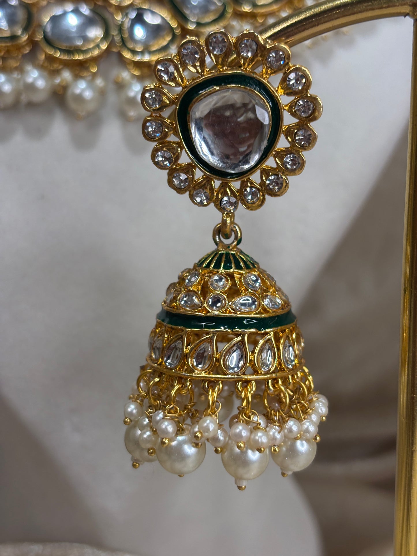 White uncut kundan statement necklace set