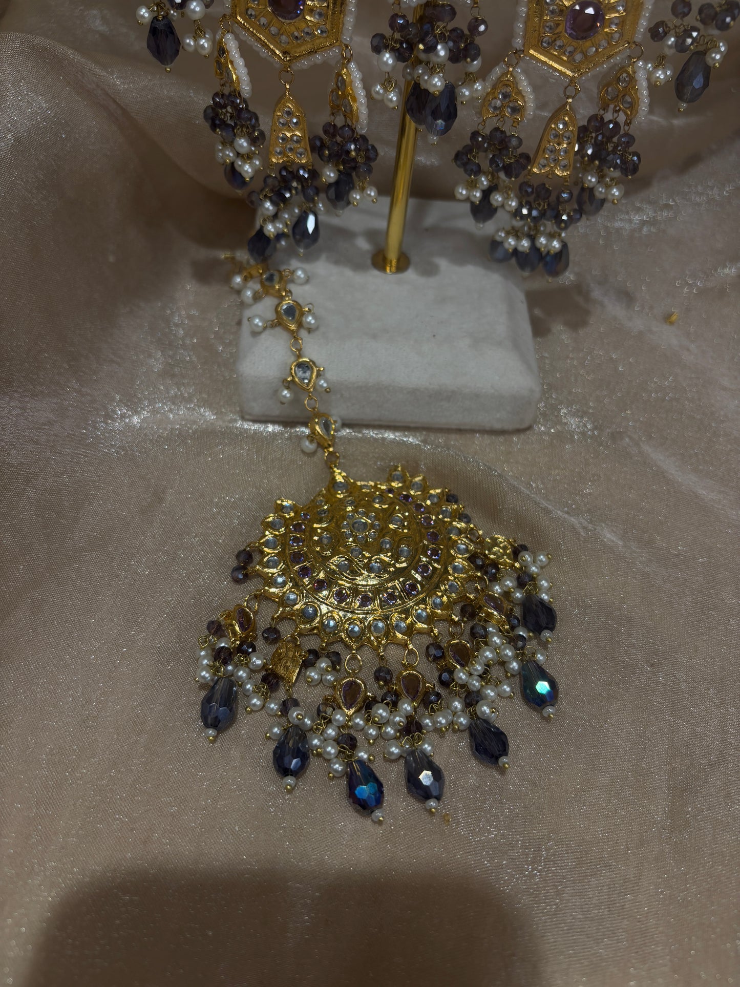 Lavender thappa kundan earring/tikka set