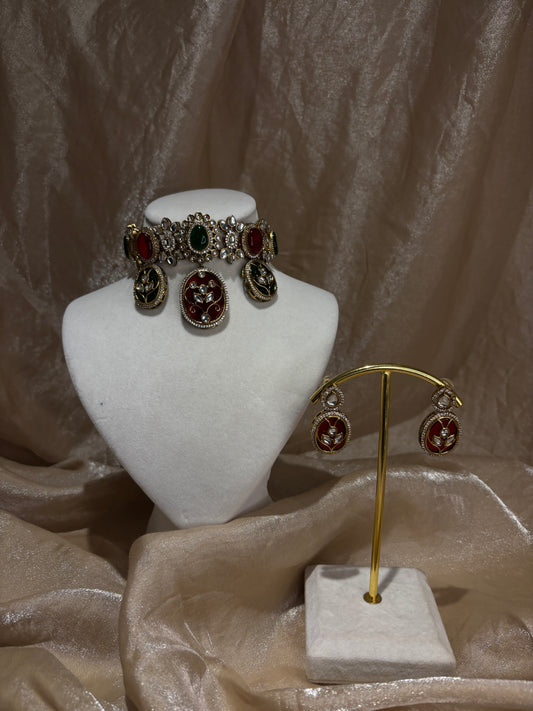 Red/green choker set