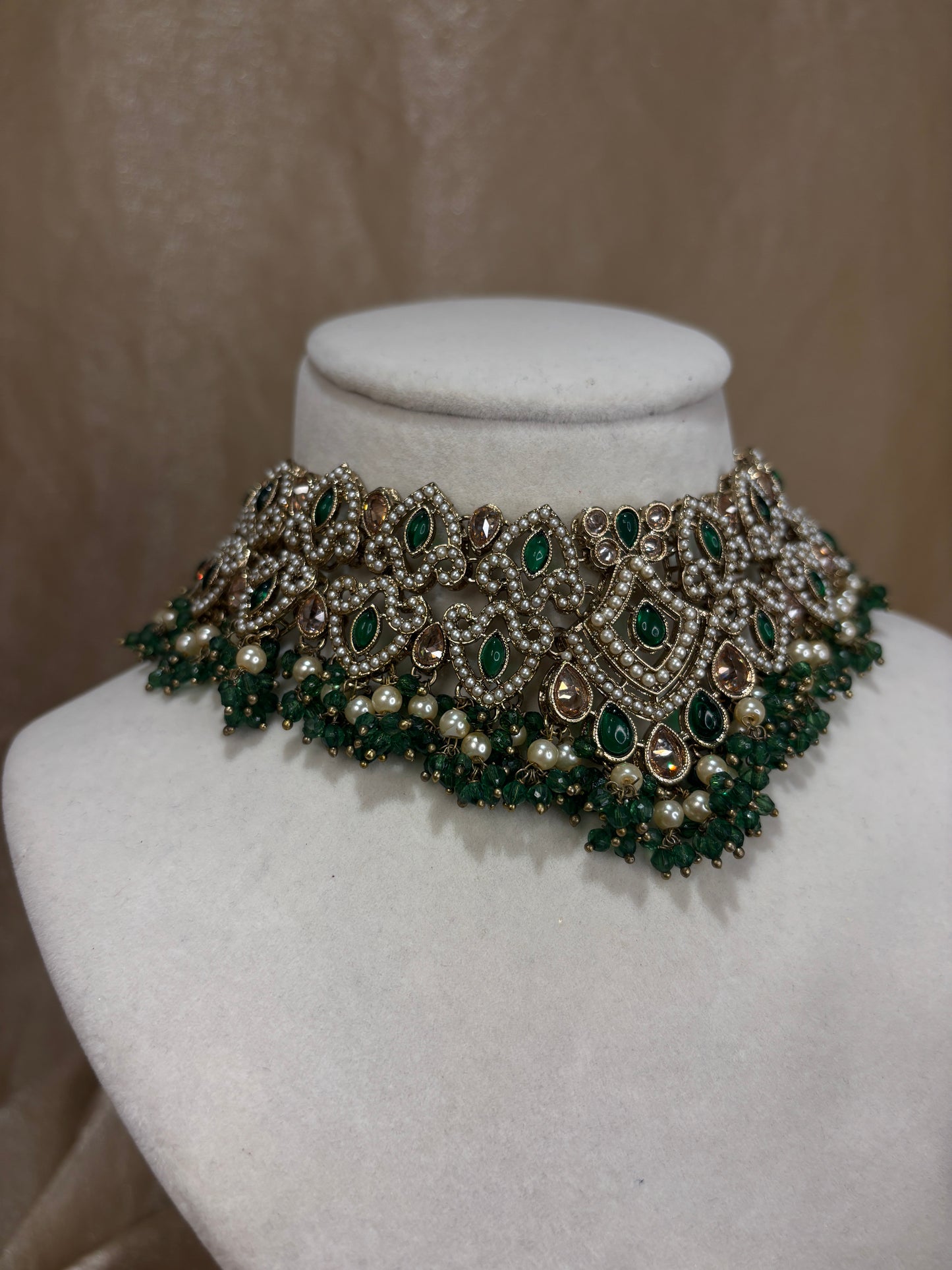 Heavy emerald green choker set