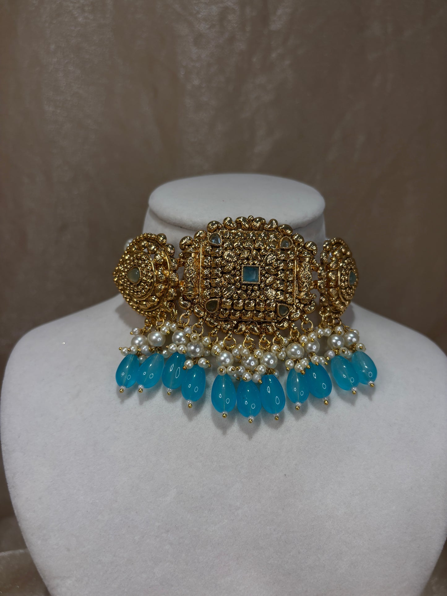 Blue antique gold choker set