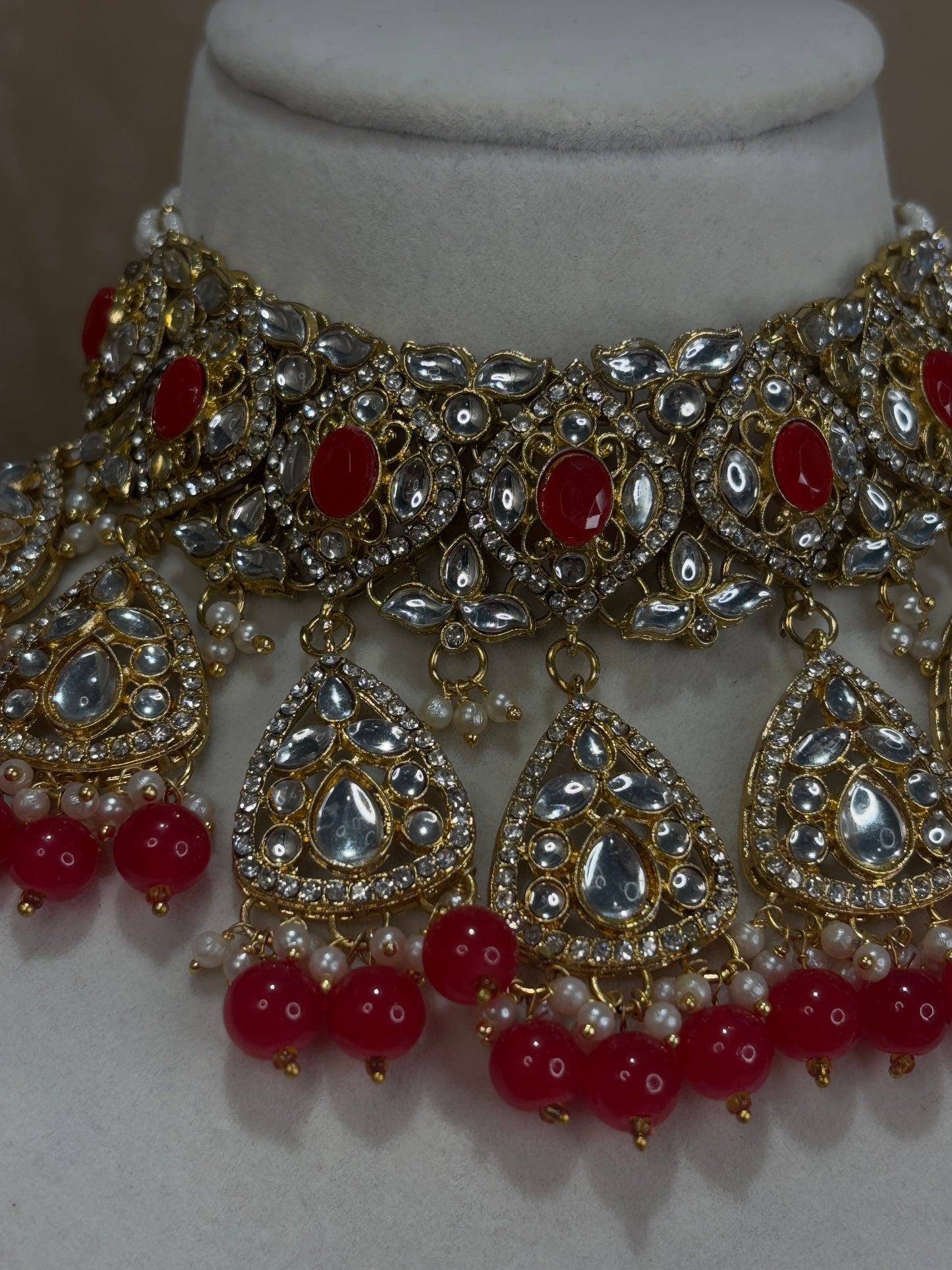 Red choker set