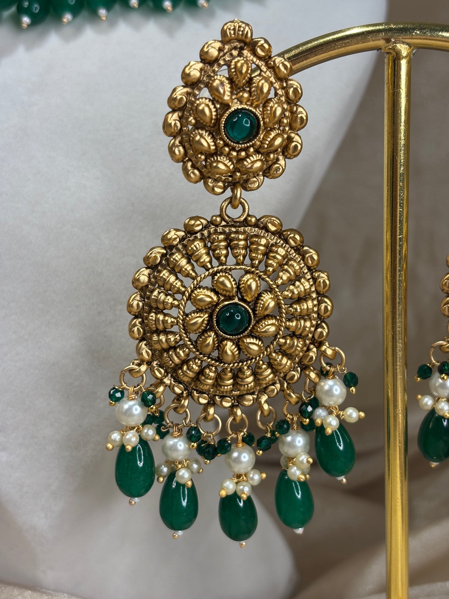 Emerald green antique gold choker set