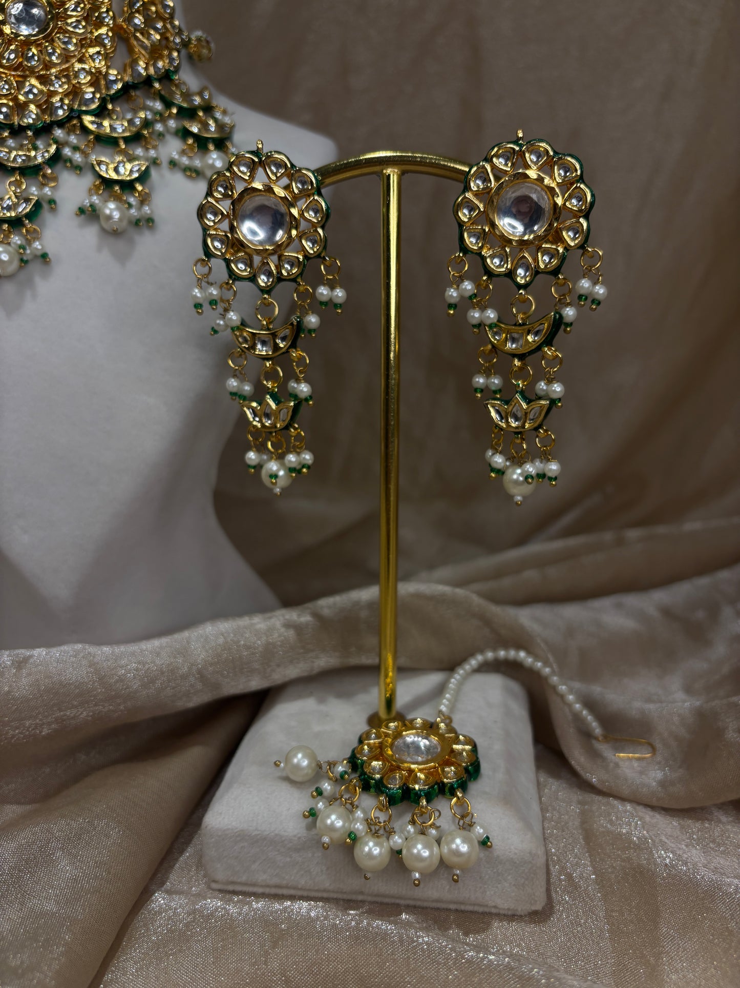 Gold kundan choker set