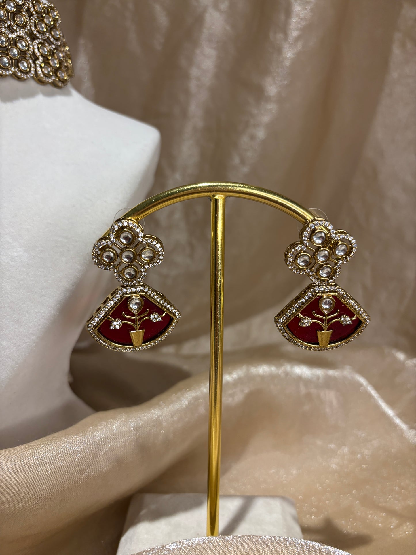 Red choker set