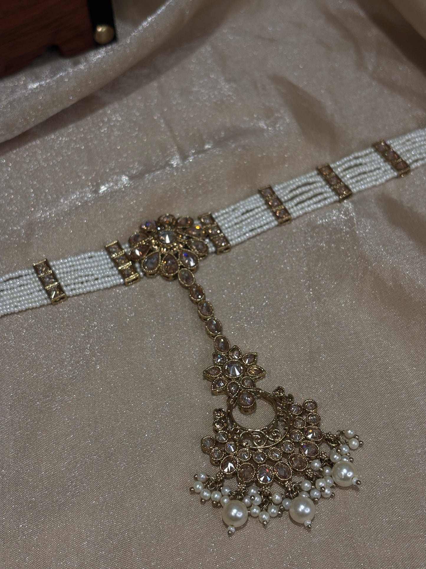 Floral sheeshphool