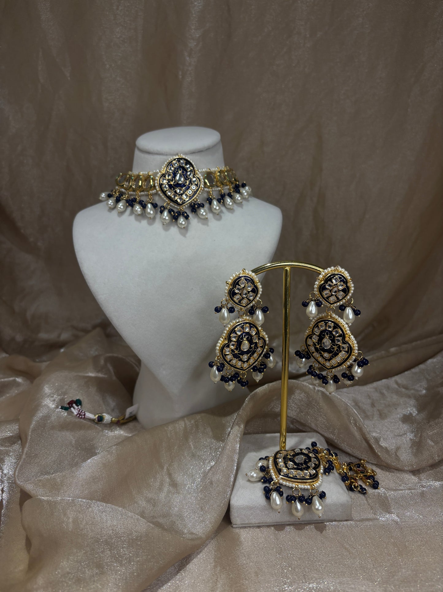 Black kundan choker set