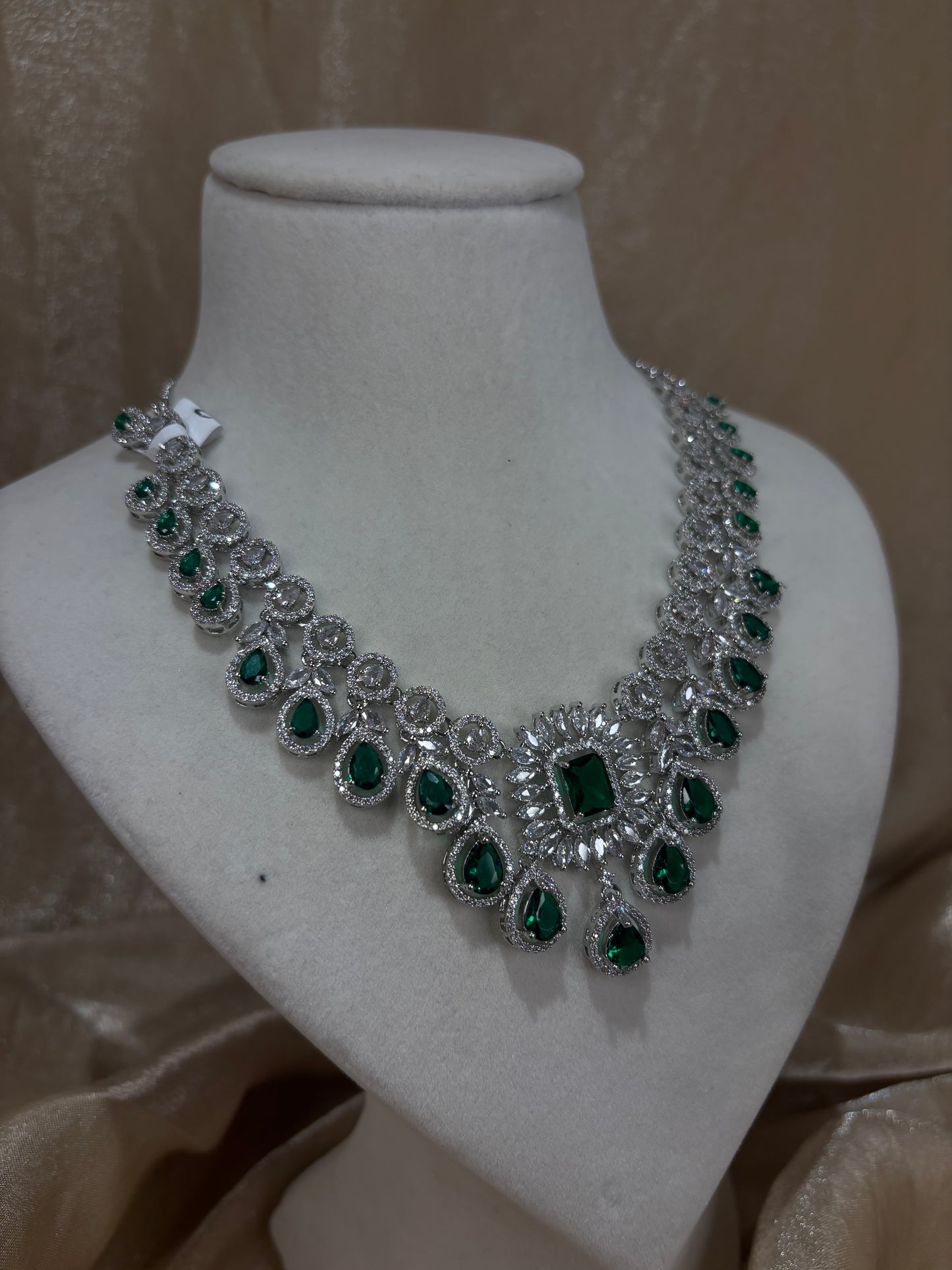 Emerald green necklace set