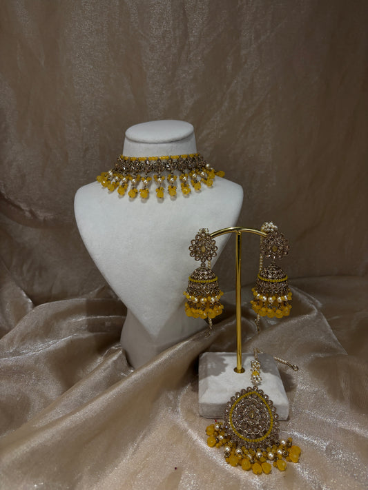 Yellow choker set