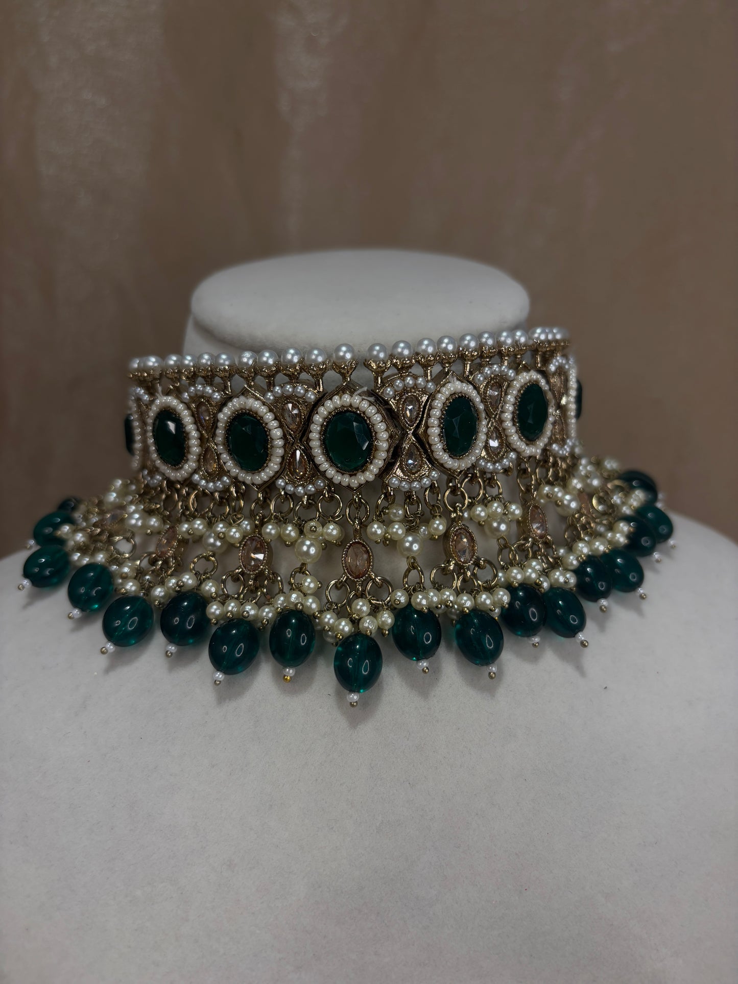 Emerald green choker set