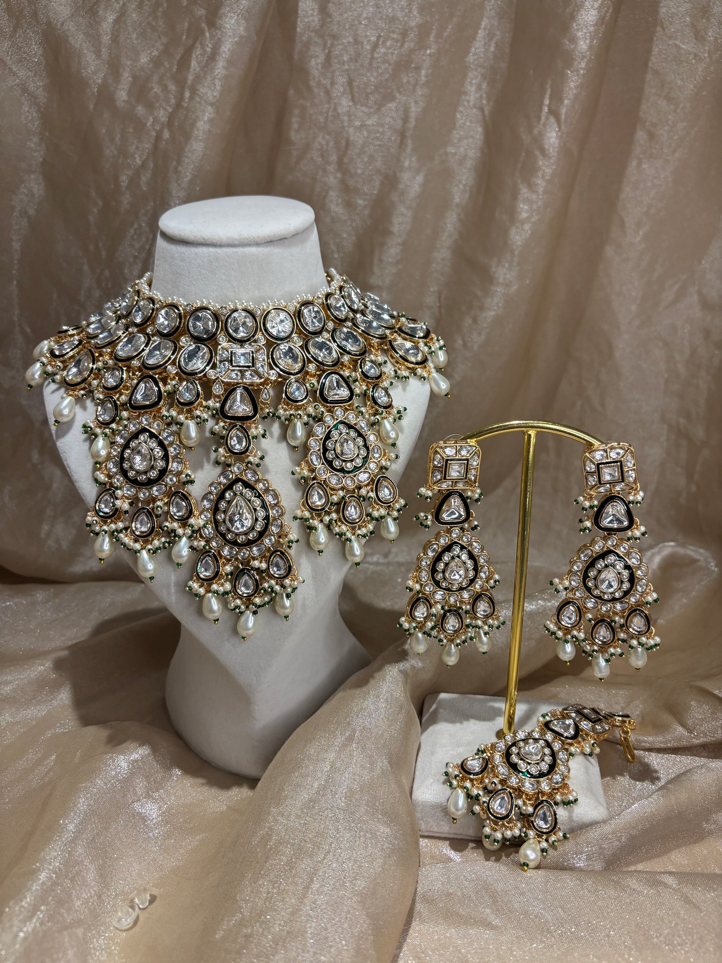 Heavy gold choker set