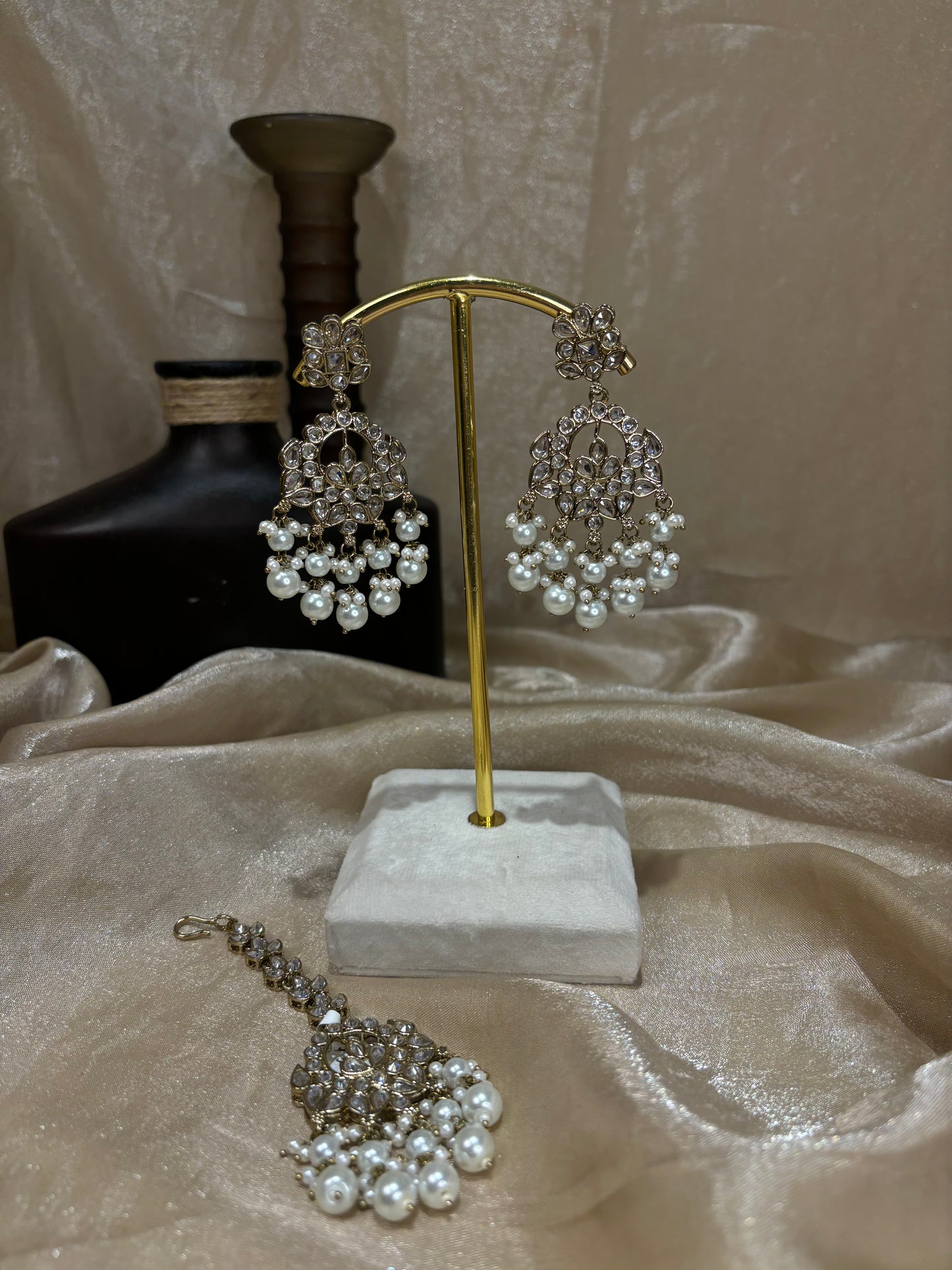 White gold earring/tikka set