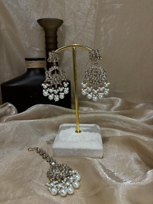 White gold earring/tikka set