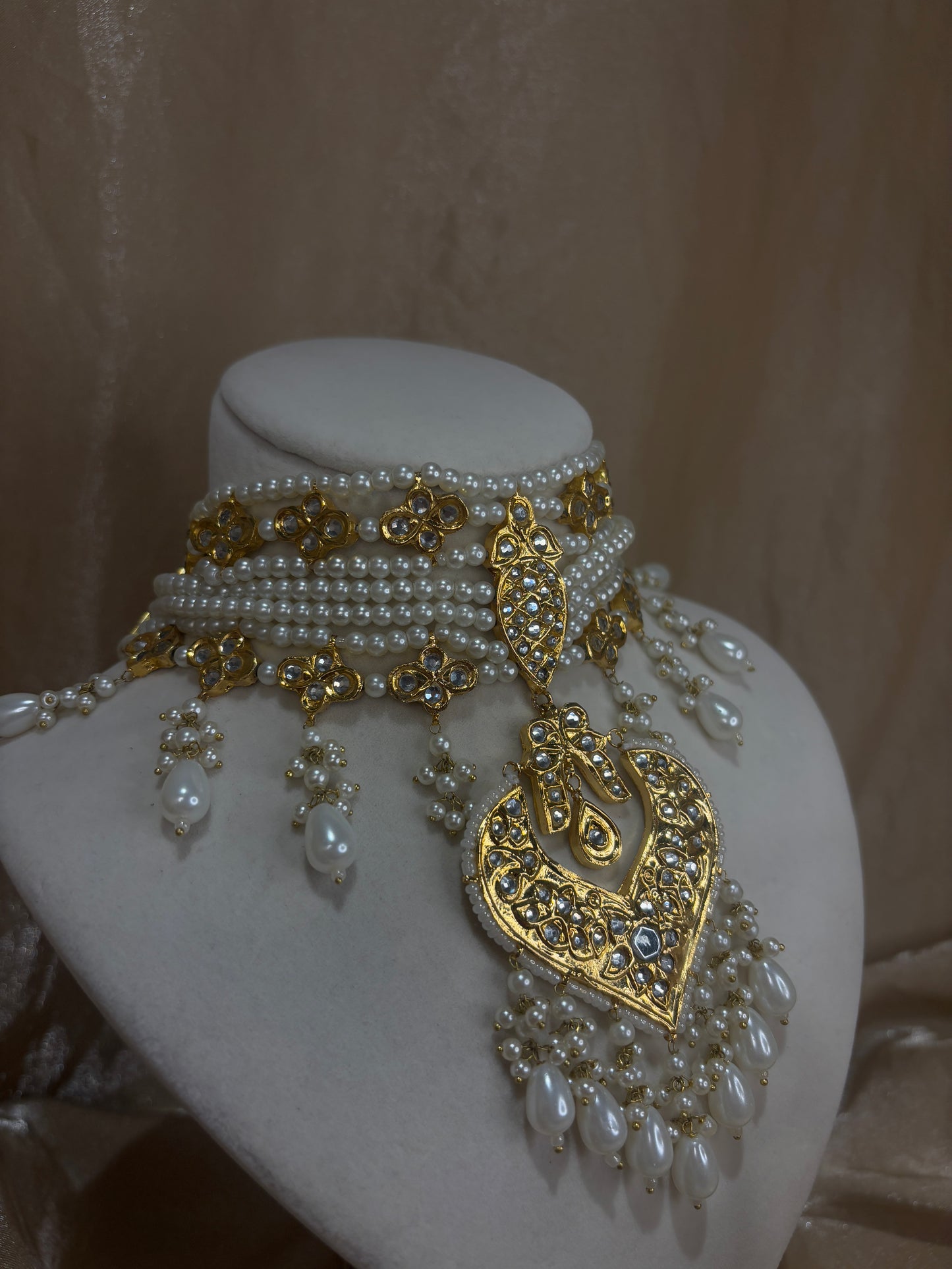 Gold thappa kundan choker set