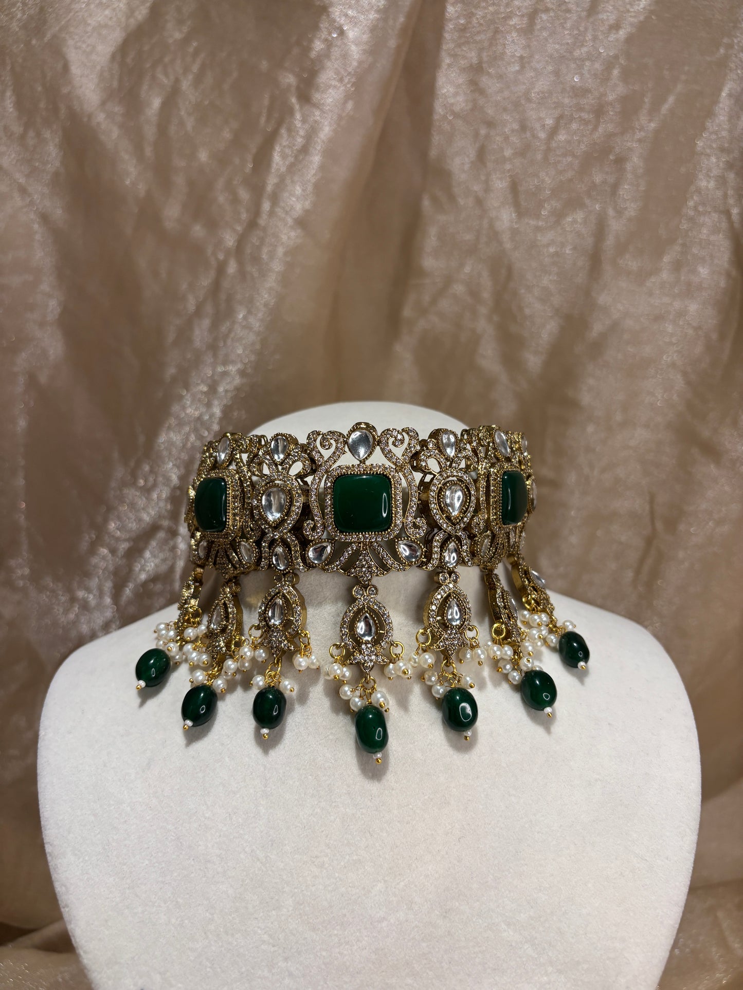 Emerald green choker set