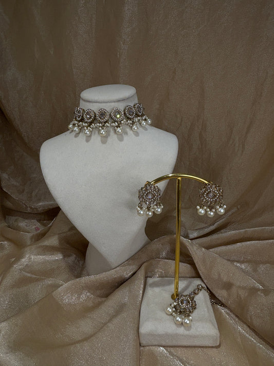 White/gold choker set