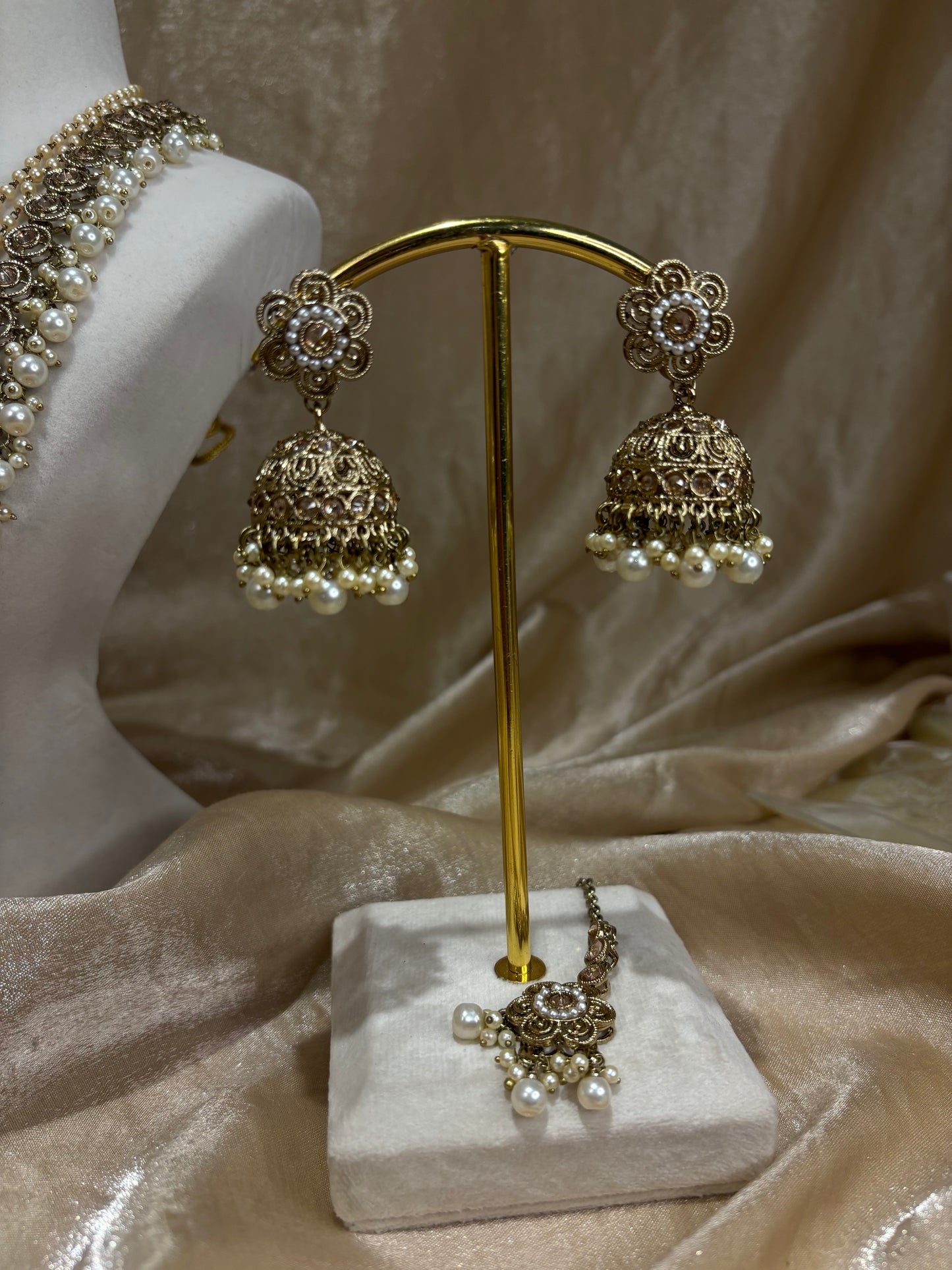 Gold necklace set