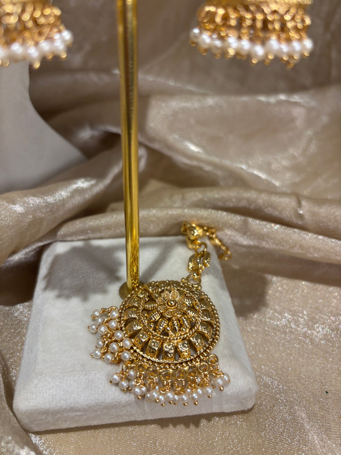 Gold-look necklace set