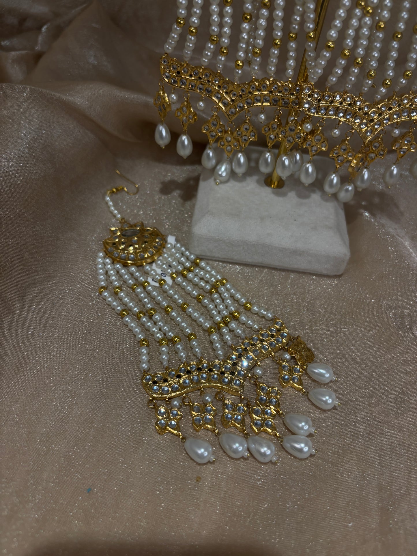 Gold thappa kundan earring/tikka set