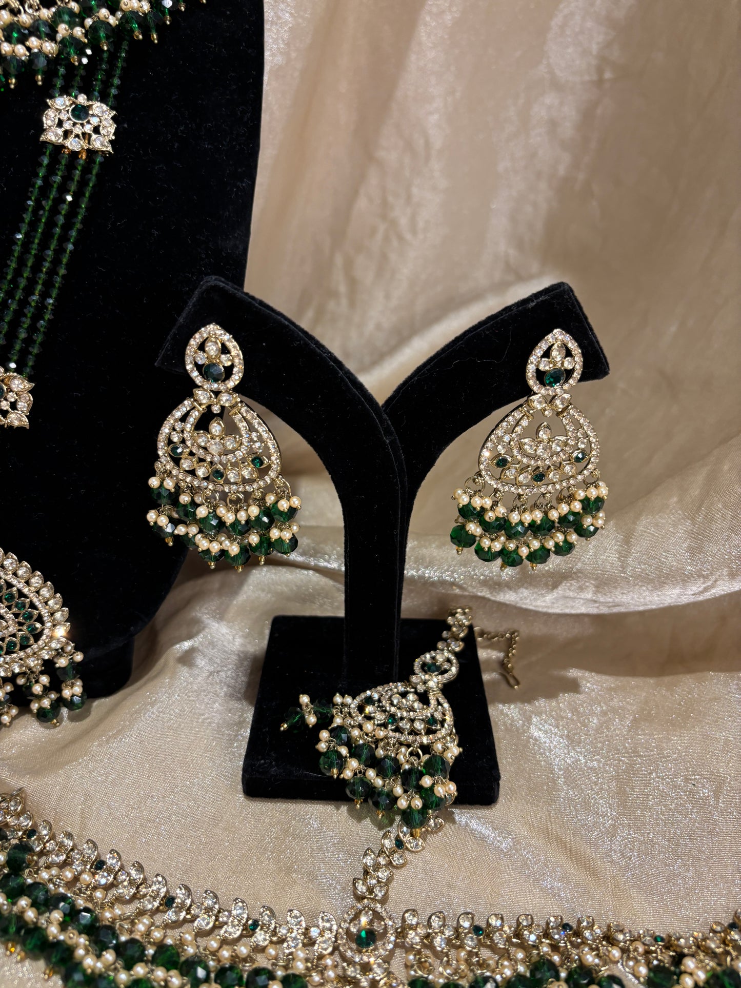 Heavy emerald green set