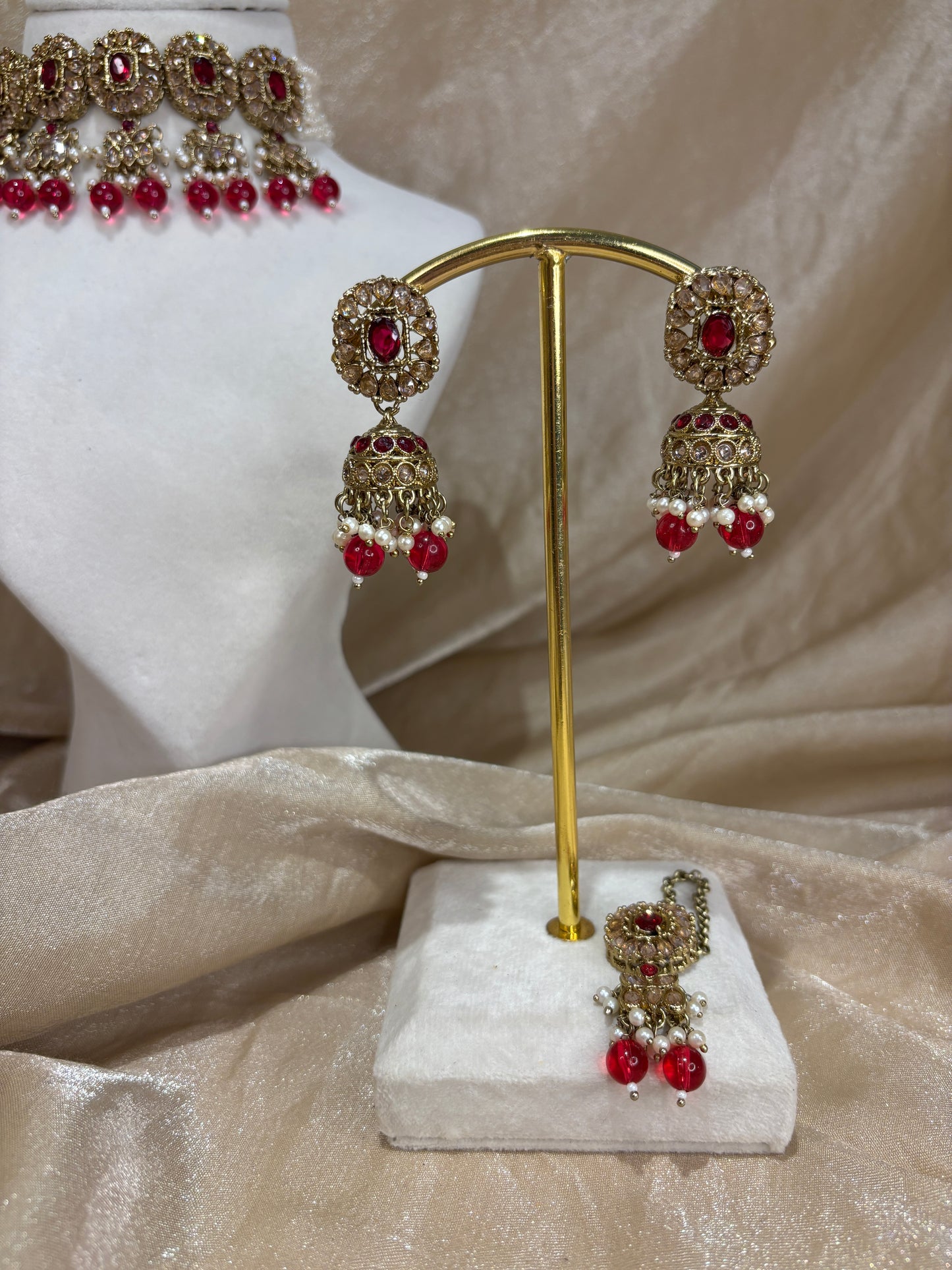 Red choker set