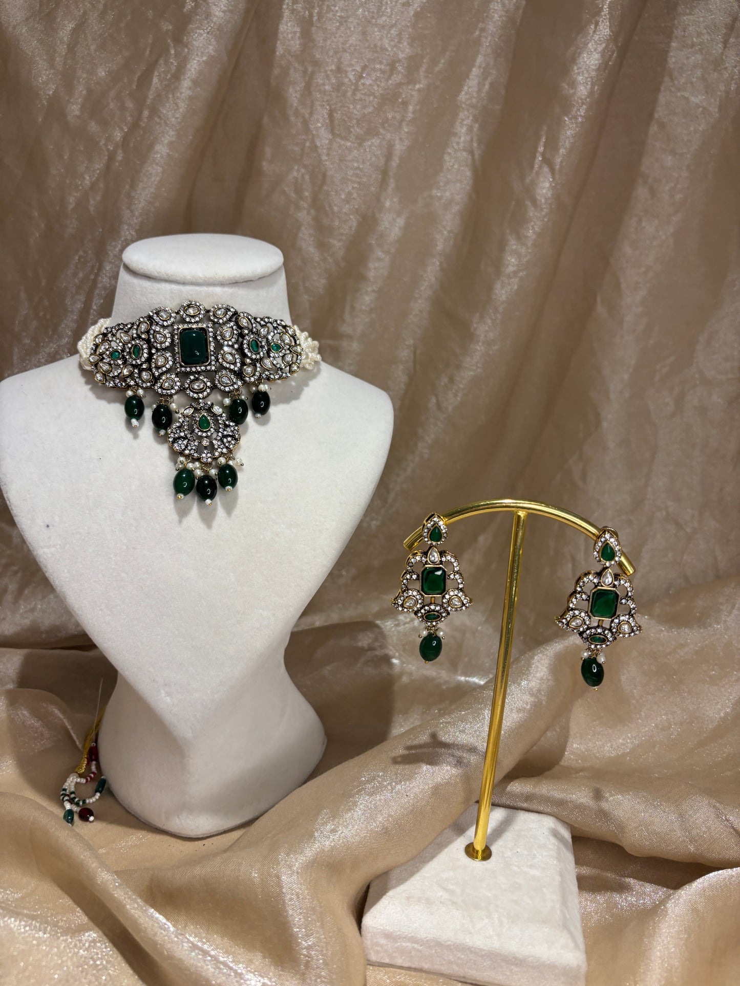 Emerald green choker set