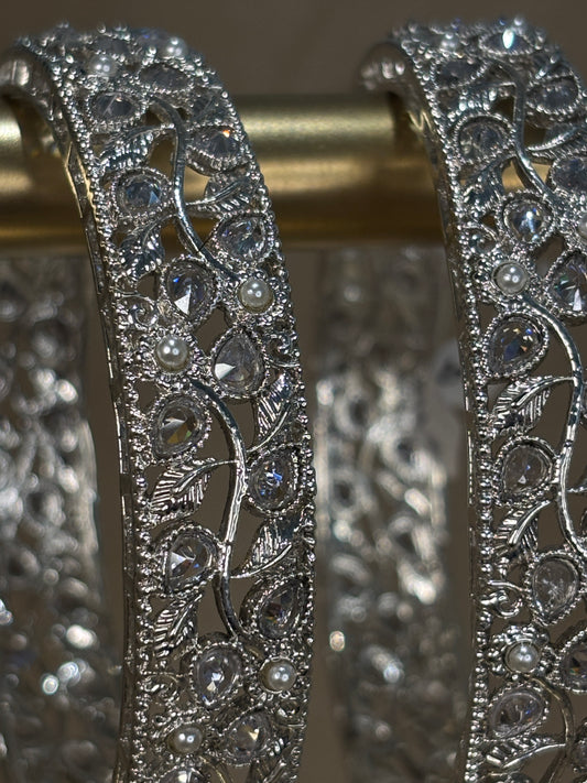 Silver leaf detail kare