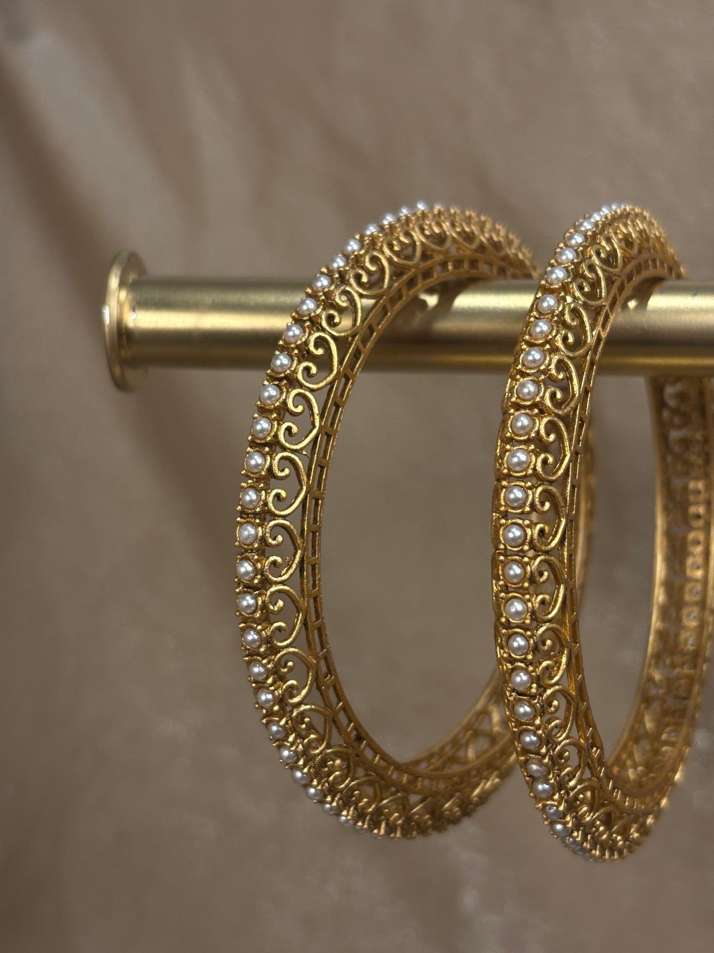 Gold pearl detail kare