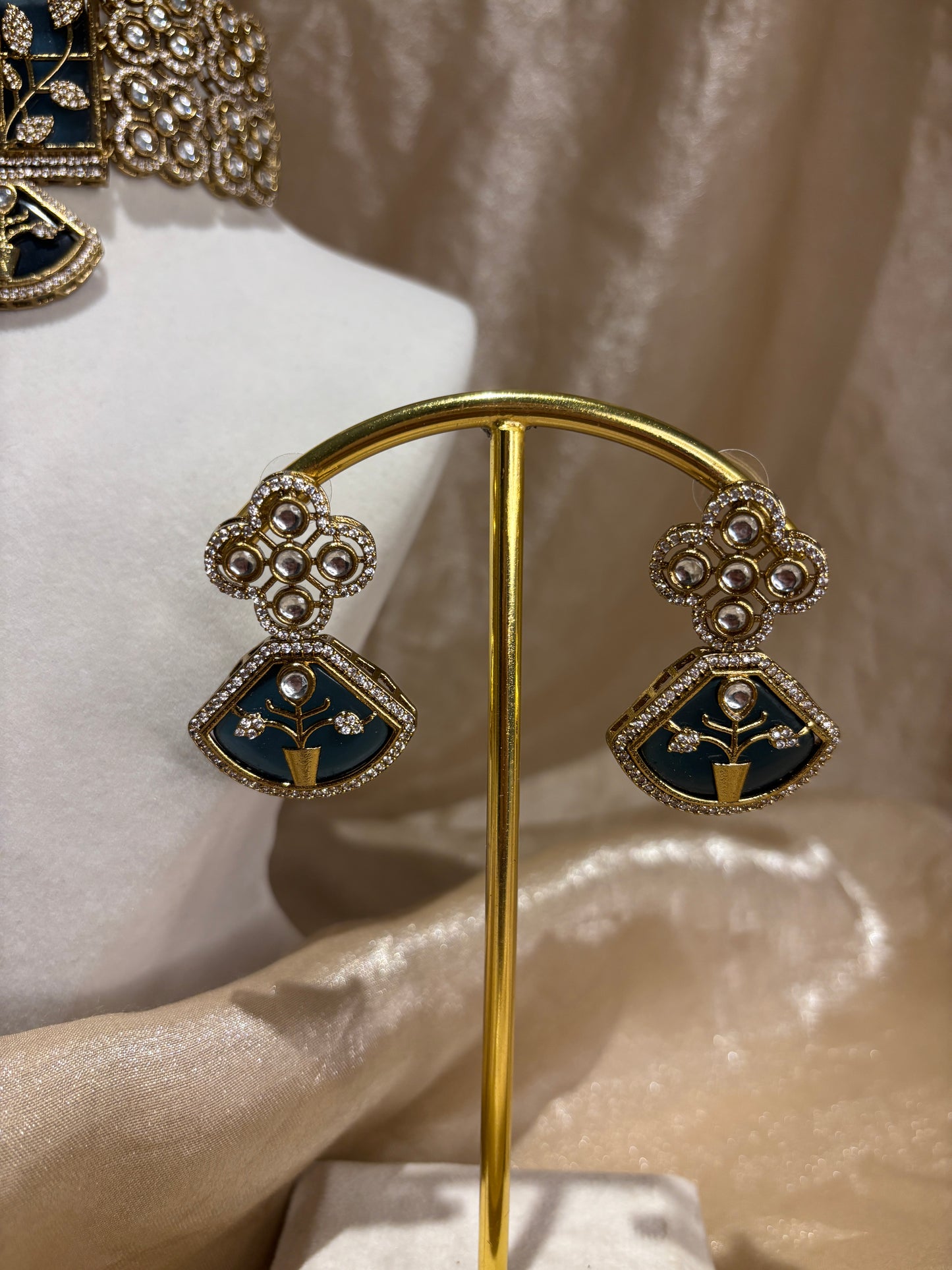 Navy blue choker set