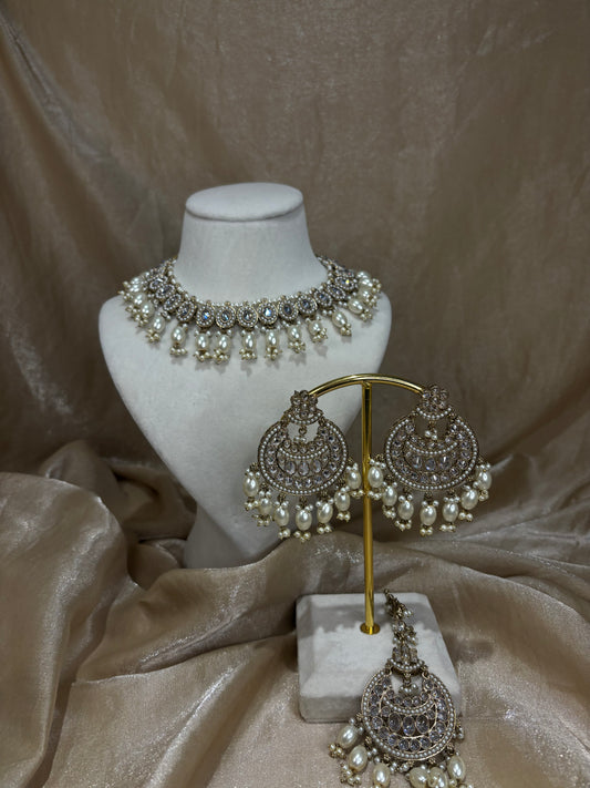 White necklace set