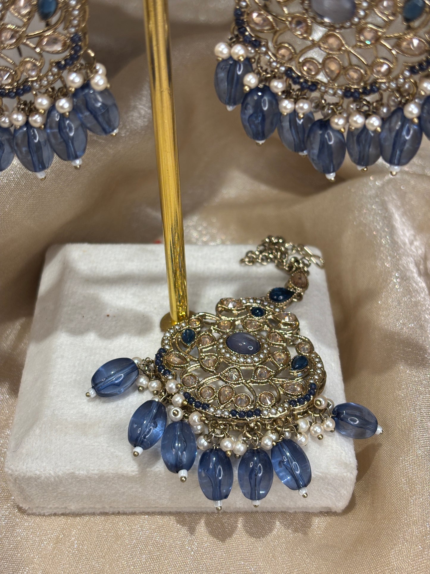 Blue choker set