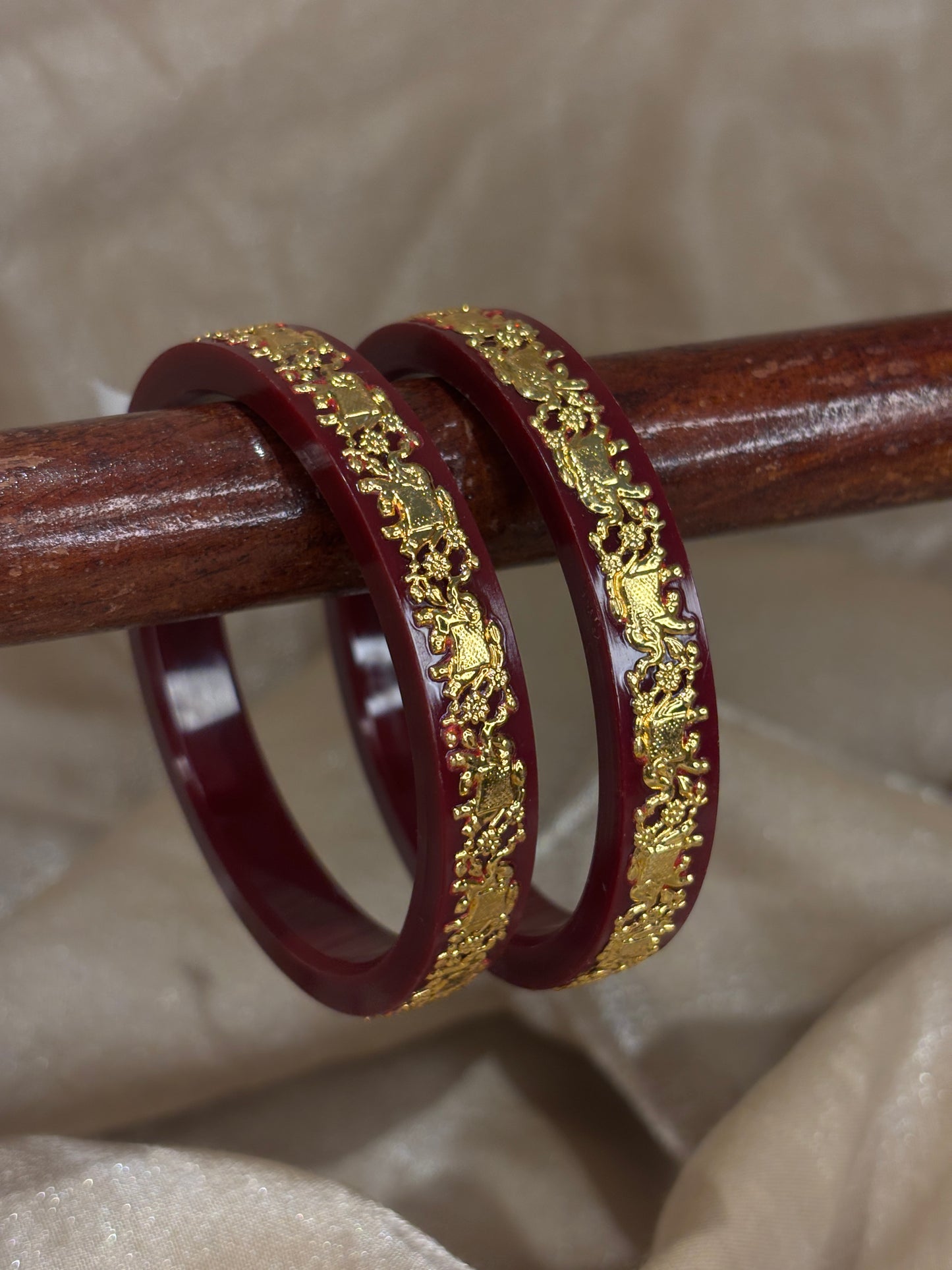 Elephant detail bangle