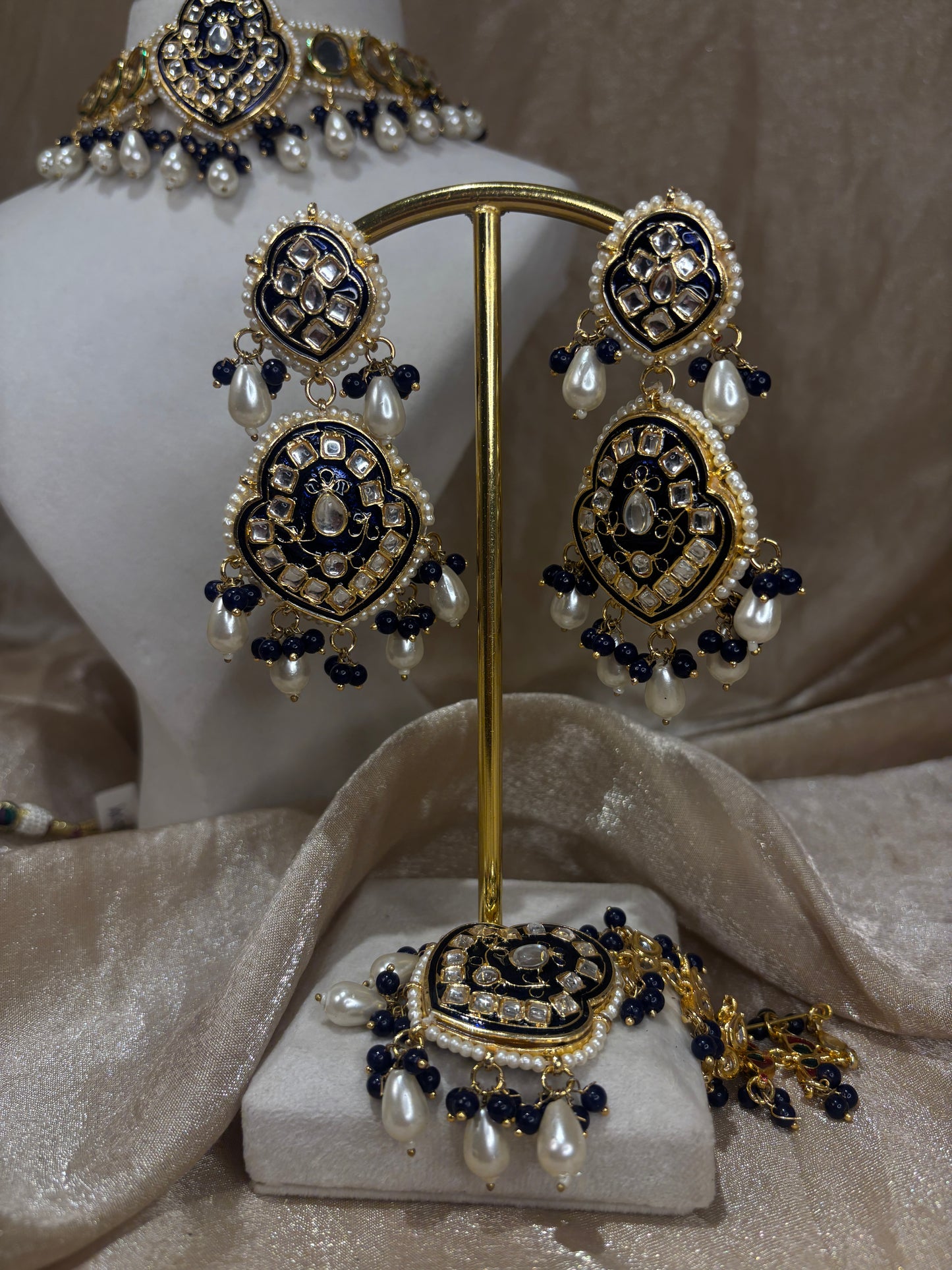 Black kundan choker set