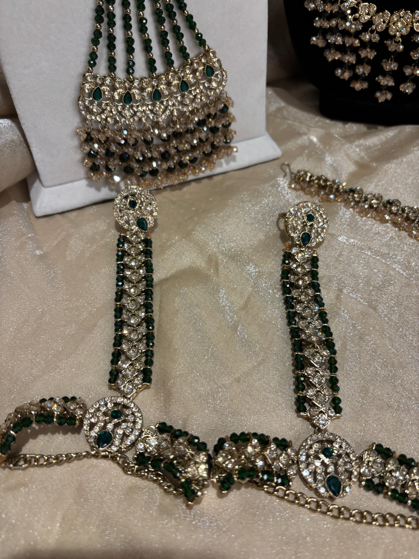 Heavy emerald green set