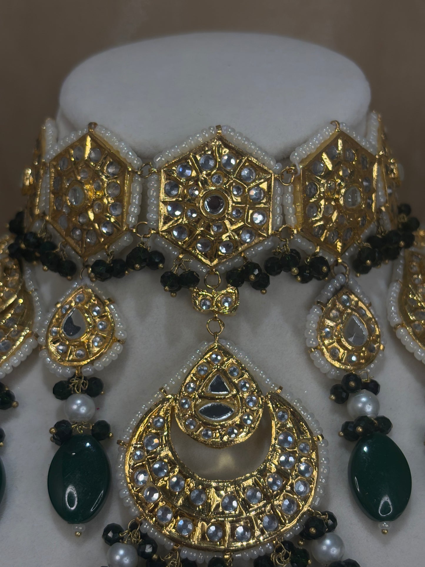 Emerald green thappa kundan choker
