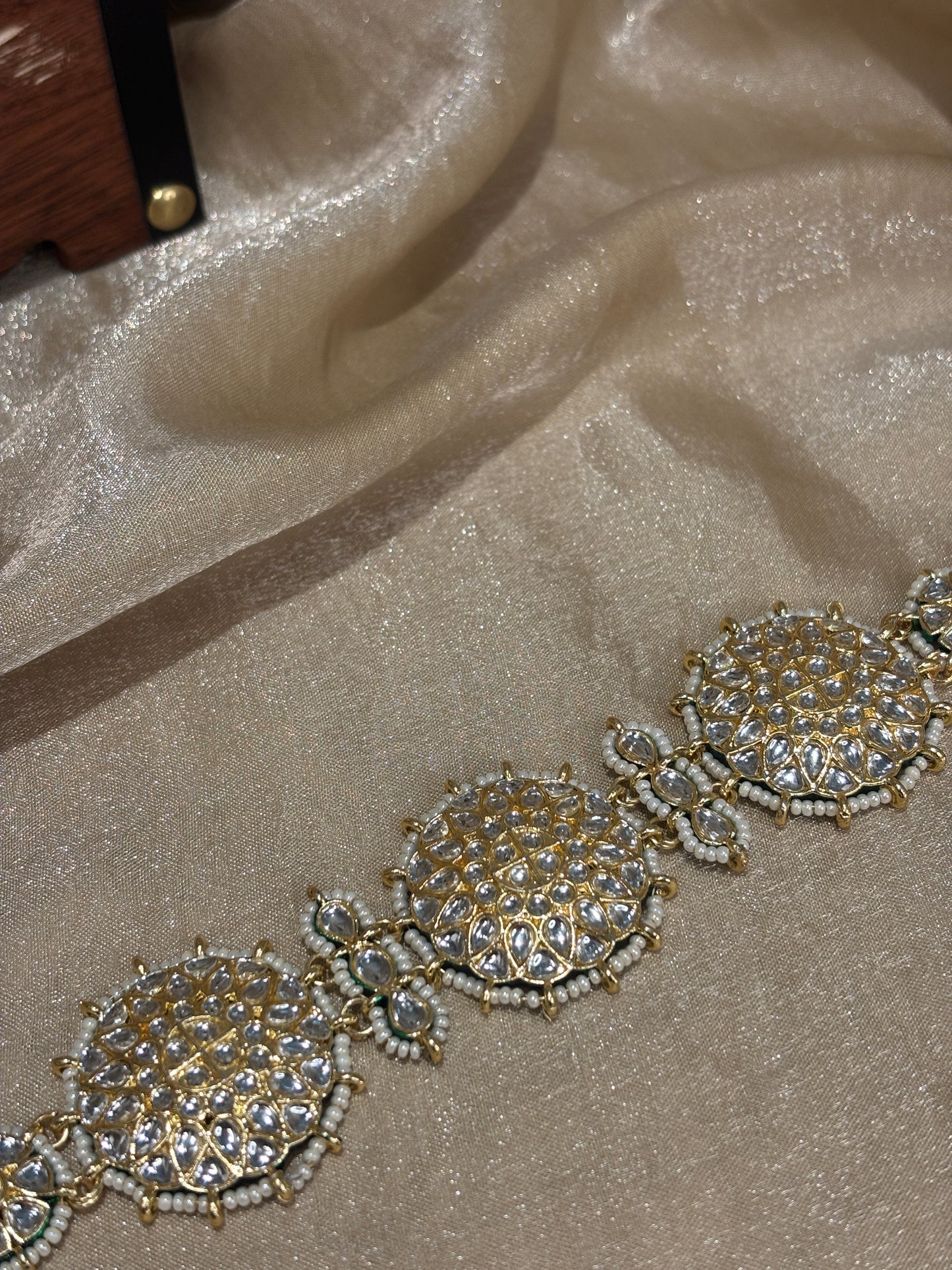 White kundan matha Patti