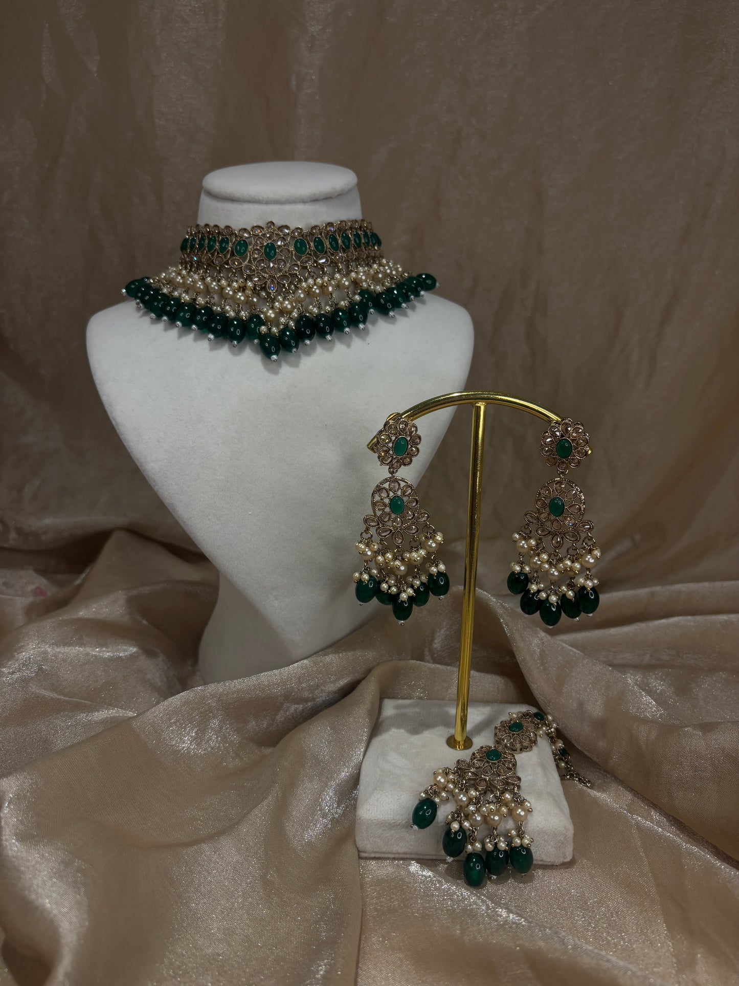Emerald green choker set