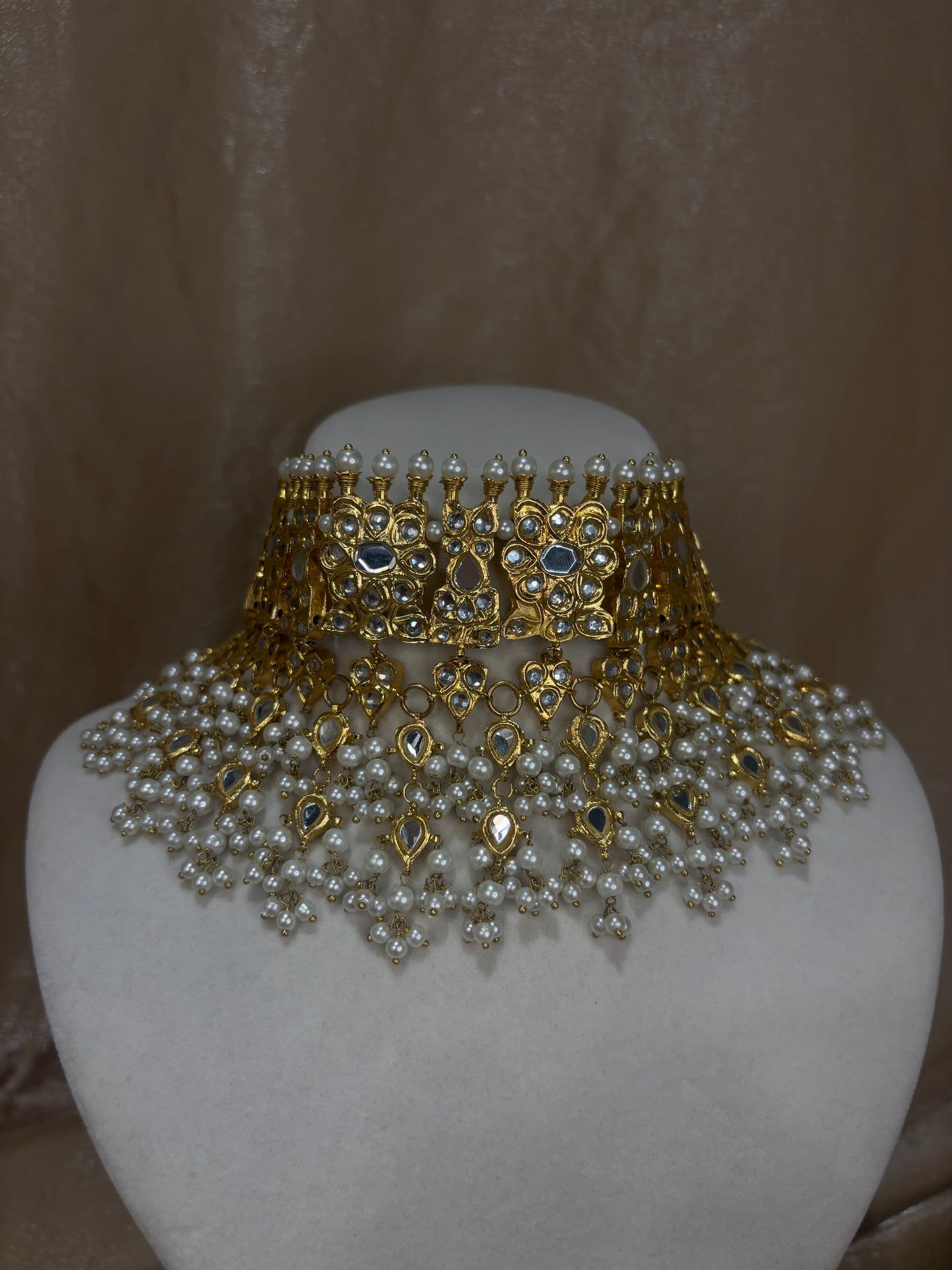 Heavy gold thappa kundan choker